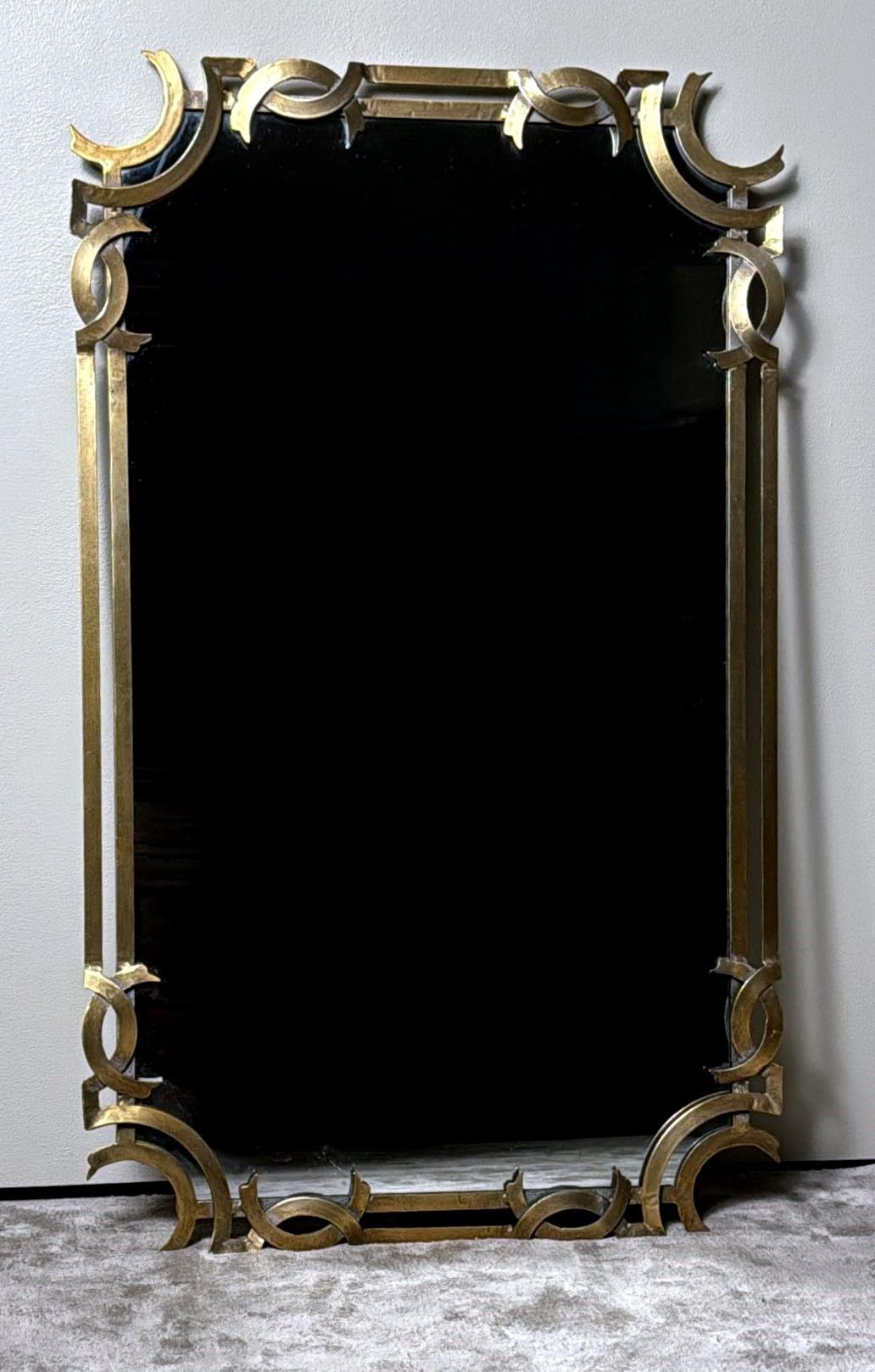 Midcentury  Grand miroir mural italien avec cadre en métal doré Bon état - En vente à Prato, Tuscany