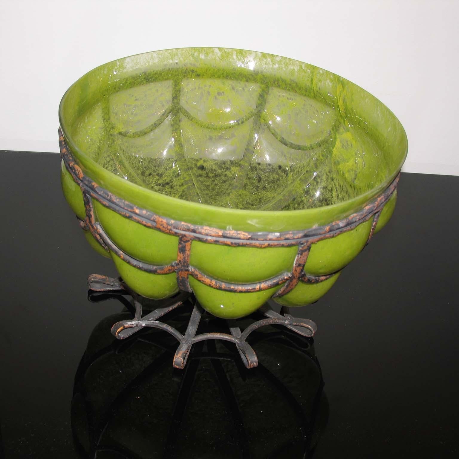 Art Deco Large Majorelle Style Glass and Wrought Iron Bowl In Excellent Condition For Sale In Bochum, NRW