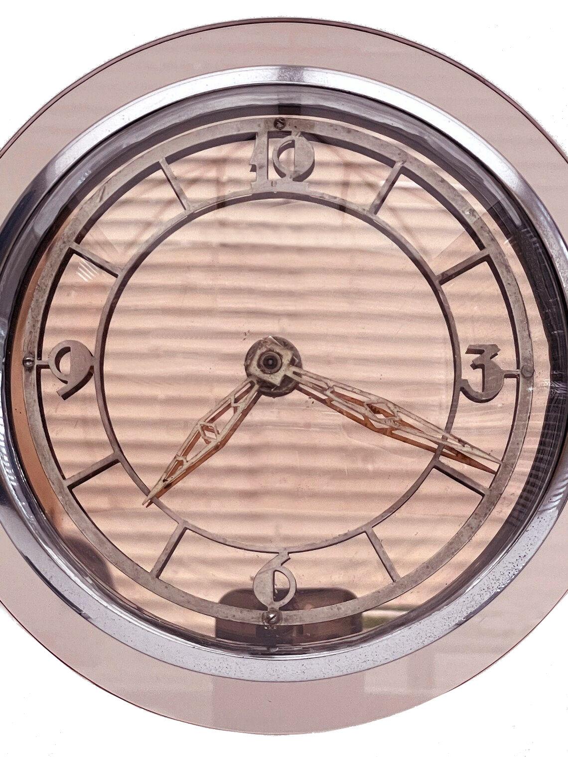 20ième siècle Grande horloge de cheminée Art Déco en miroir moderniste, vers 1930 en vente