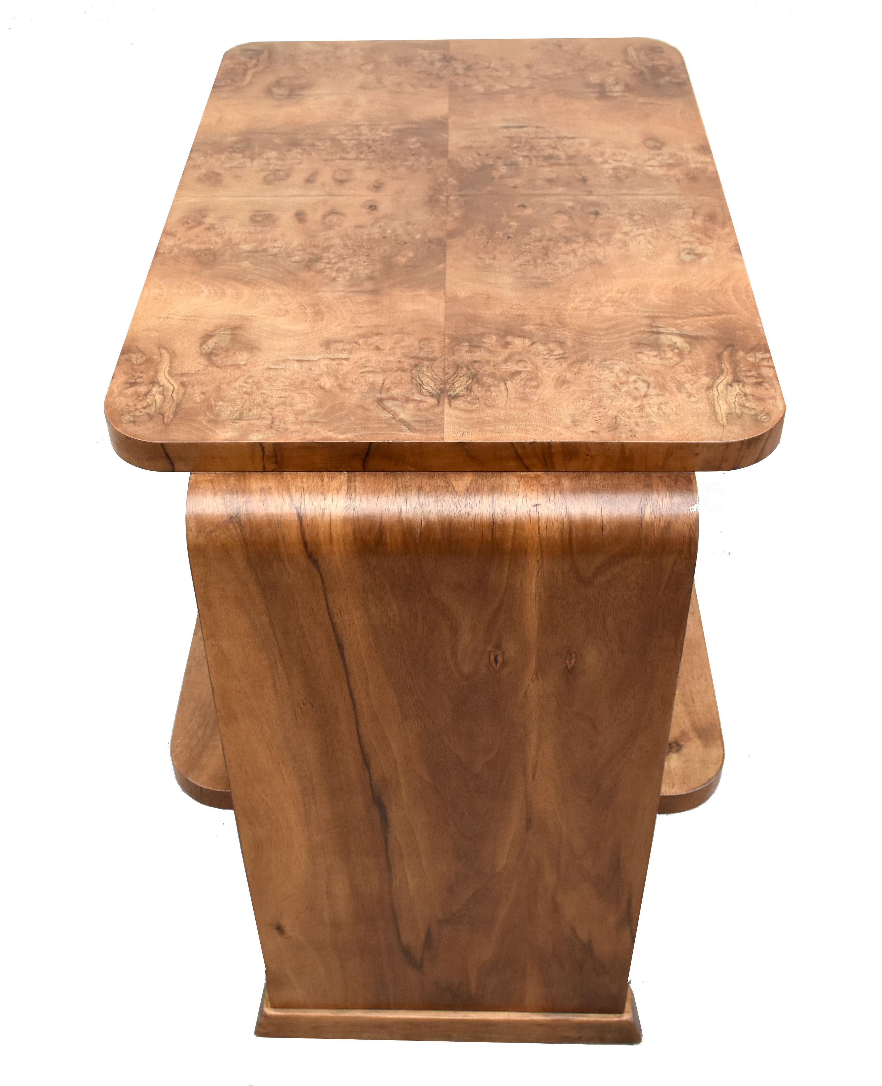 20th Century Art Deco Large Modernist Two Tier Blonde Walnut Occasional Table, circa 1930 For Sale