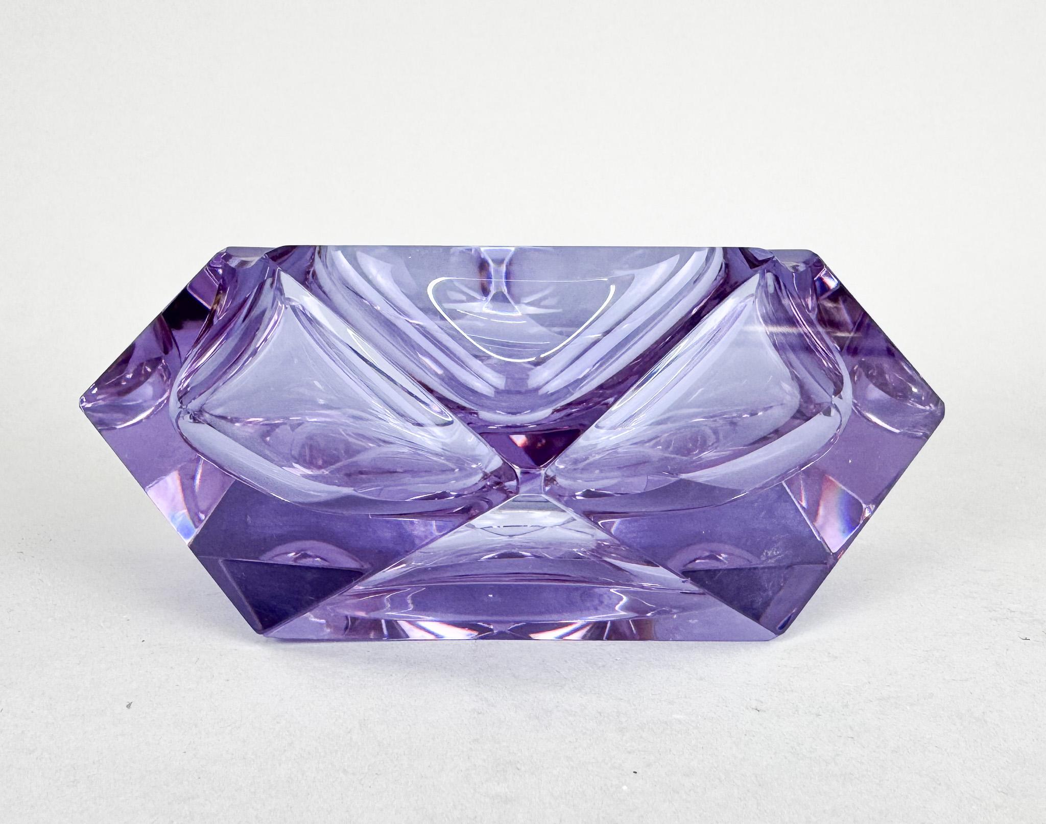 Cenicero de cristal neodimio Art Déco Moser grande en Bueno Estado en Praha, CZ