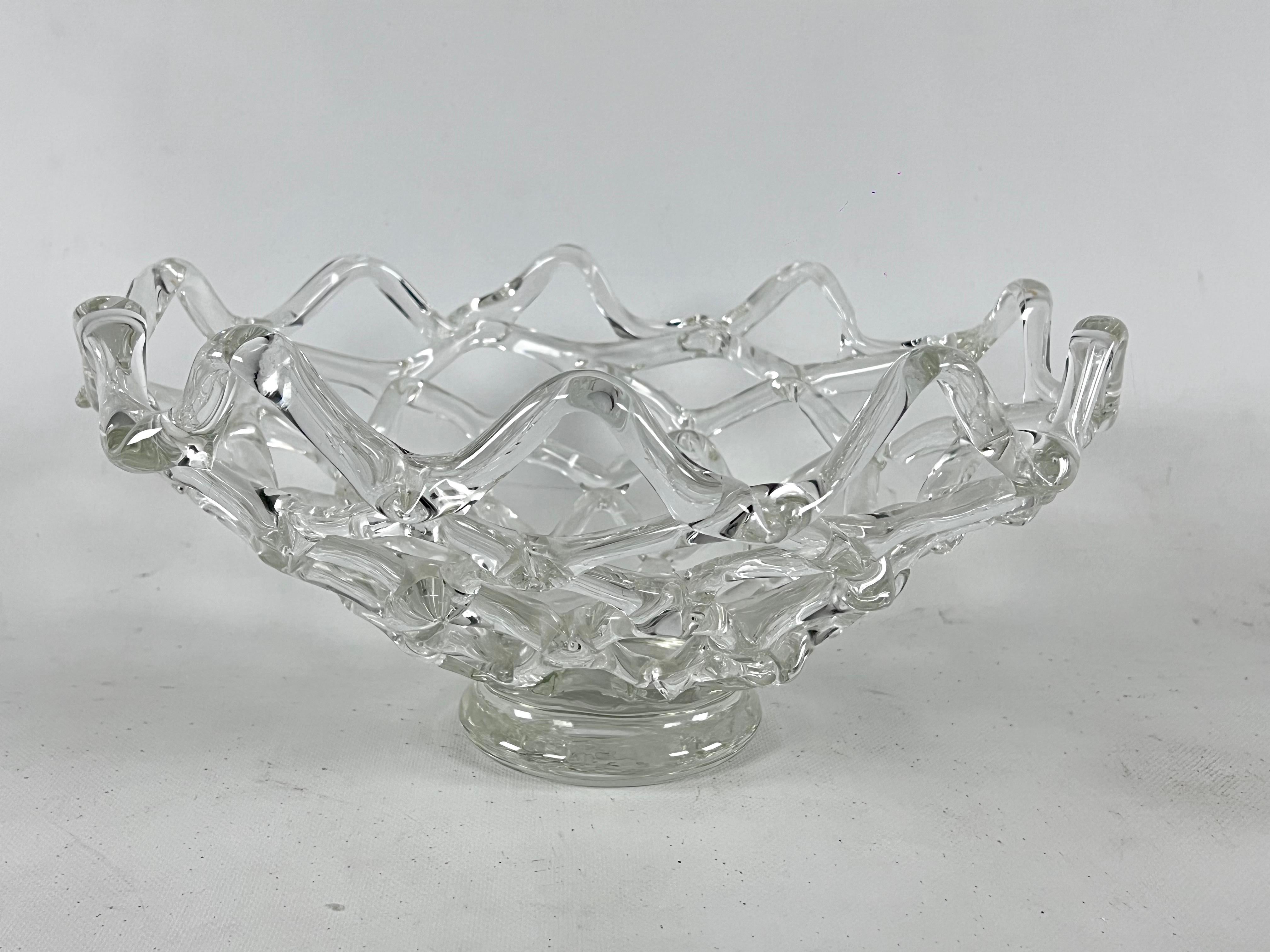 Great vintage condition with normal trace of age and use for this murano intreccio glass centerpiece designed by Ercole Barovier and produced in Italy during the 40s