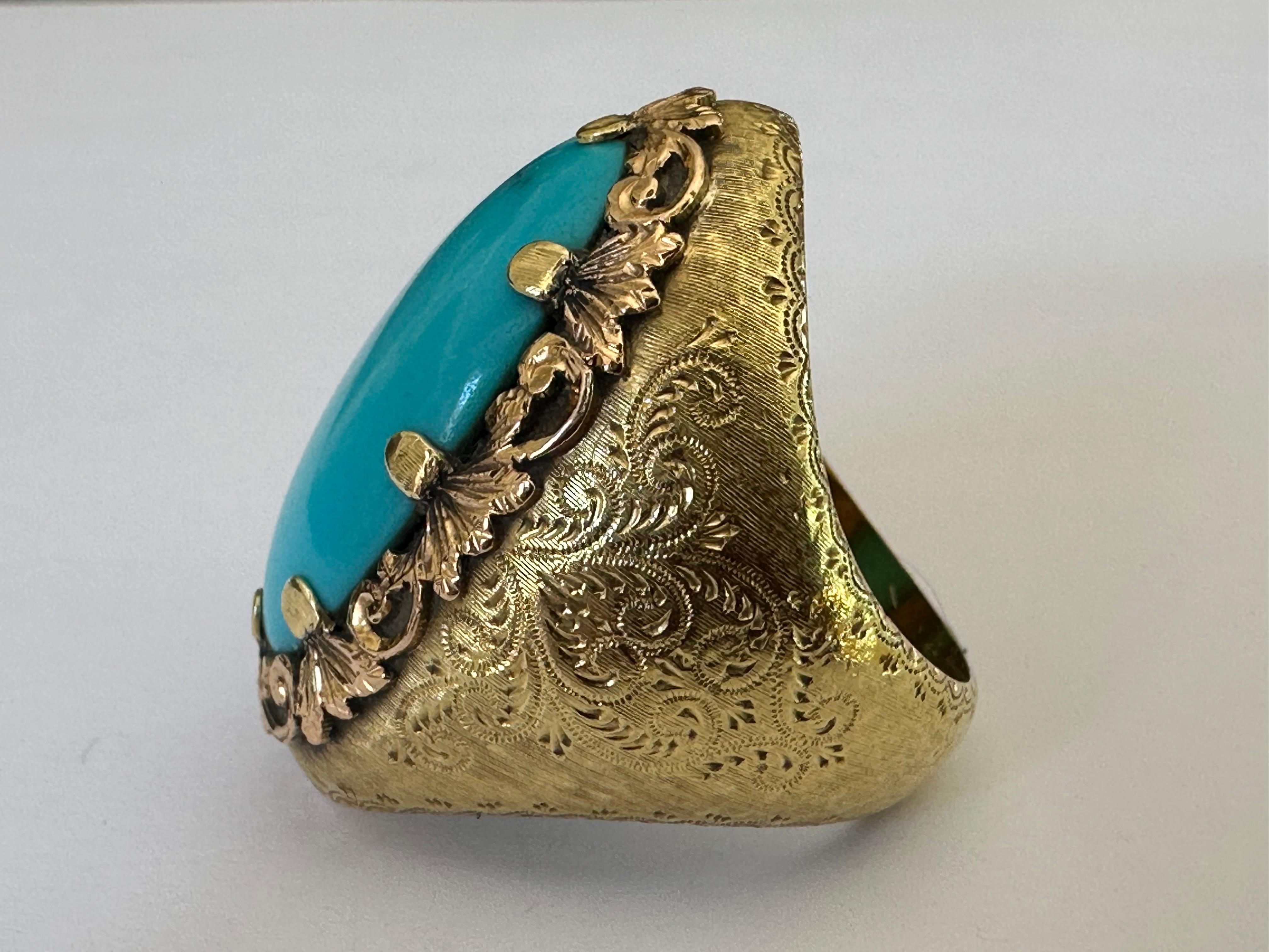 Oval Cut Art Deco Large Natural Turquoise and 18K Gold Cocktail Ring For Sale