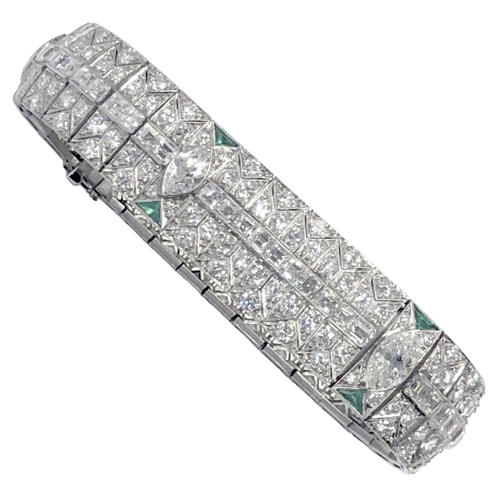 Art Deco Large Platinum 18 Carats of Diamonds and Emeralds Bracelet For Sale