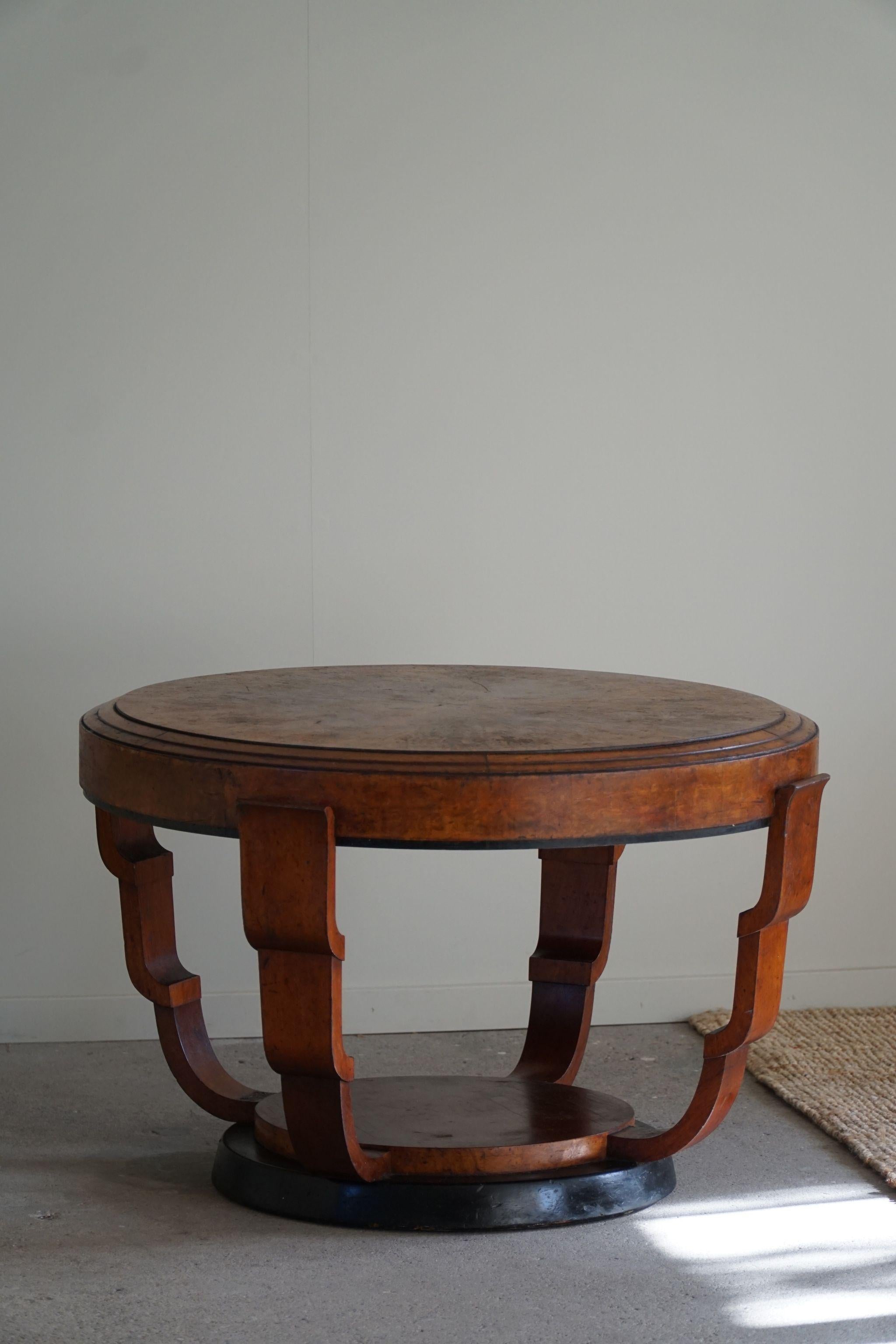 Art Deco, Large Round Sofa Table in Walnut, By a Danish Cabinetmaker, 1930s For Sale 9