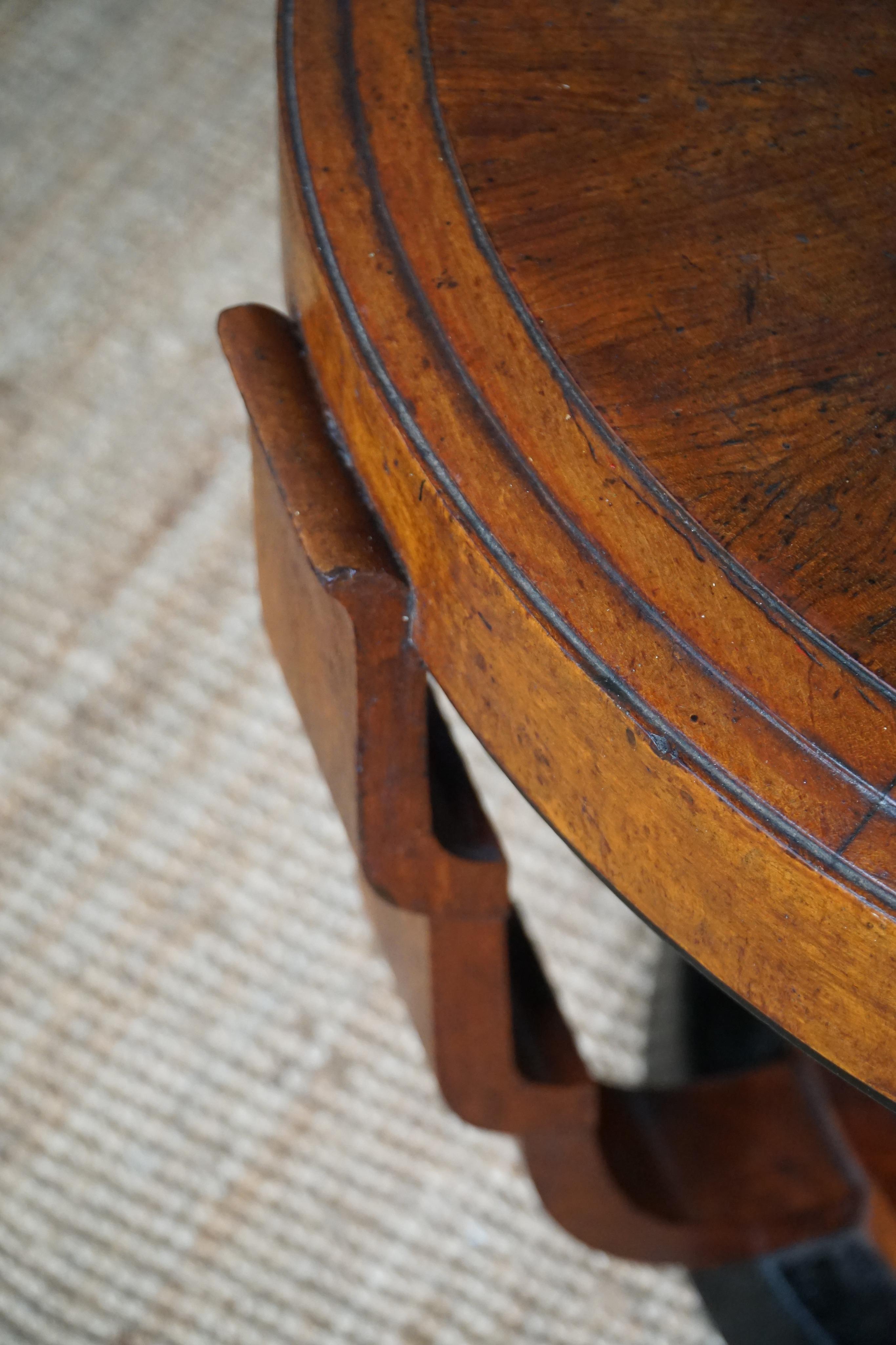Art Deco, Large Round Sofa Table in Walnut, By a Danish Cabinetmaker, 1930s For Sale 1