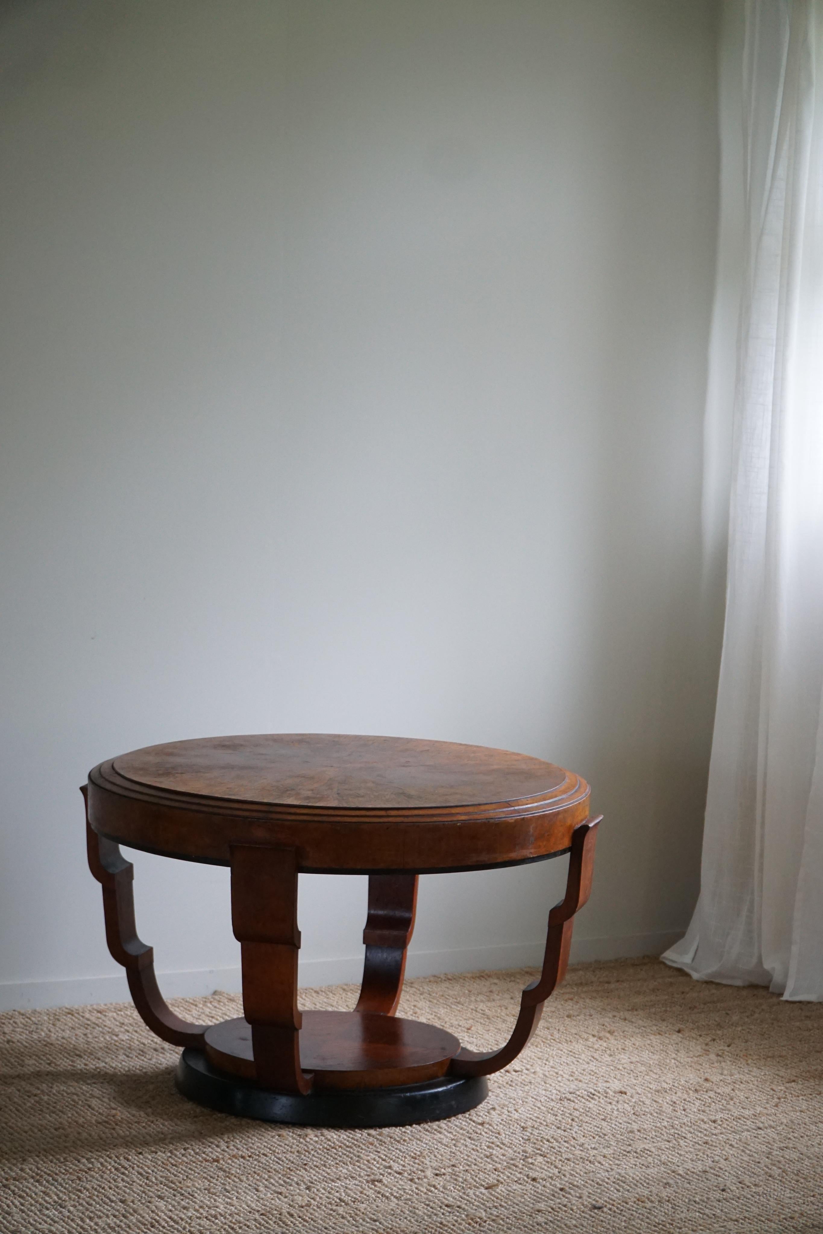 Art Deco, Large Round Sofa Table in Walnut, By a Danish Cabinetmaker, 1930s For Sale 3
