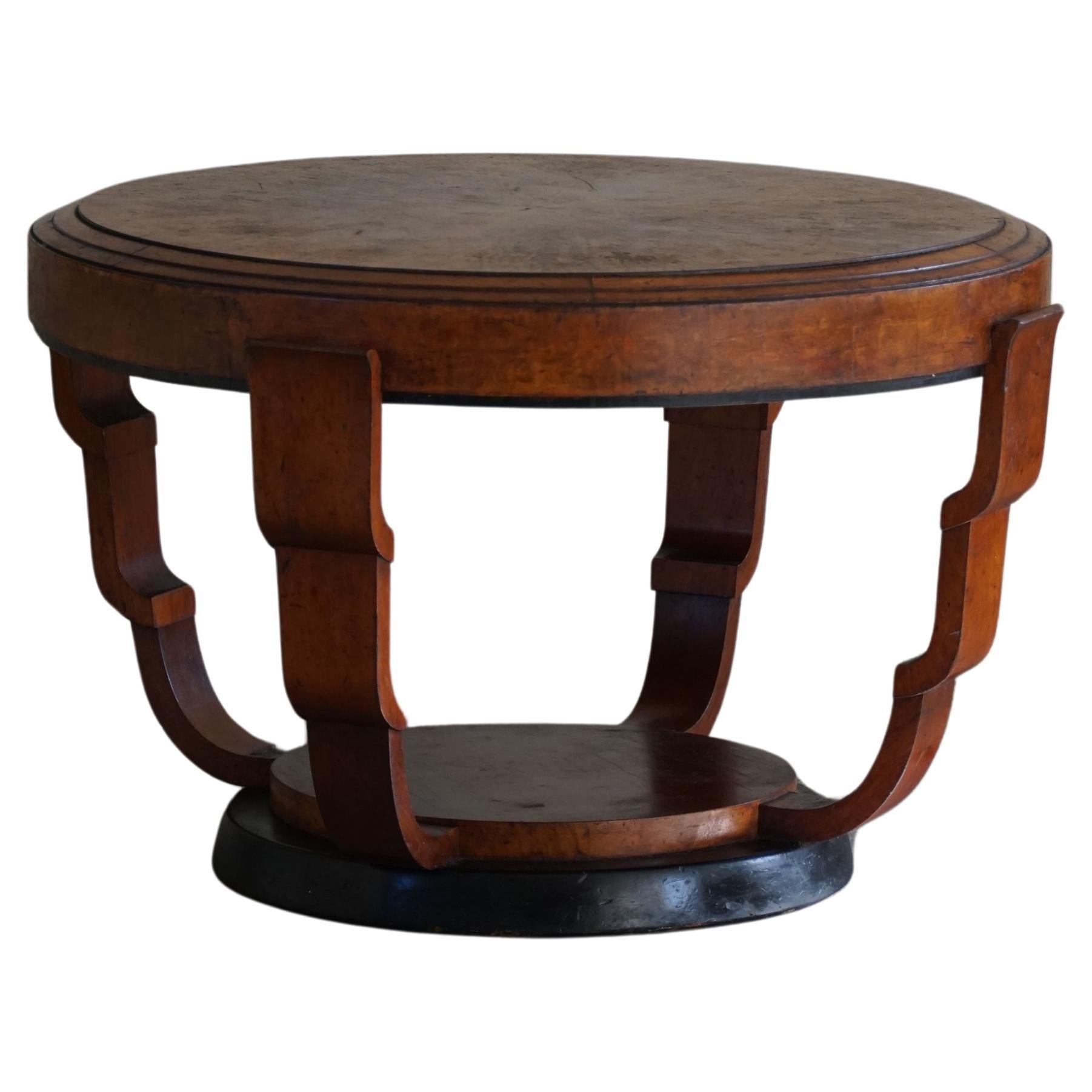 Art Deco, Large Round Sofa Table in Walnut, By a Danish Cabinetmaker, 1930s For Sale
