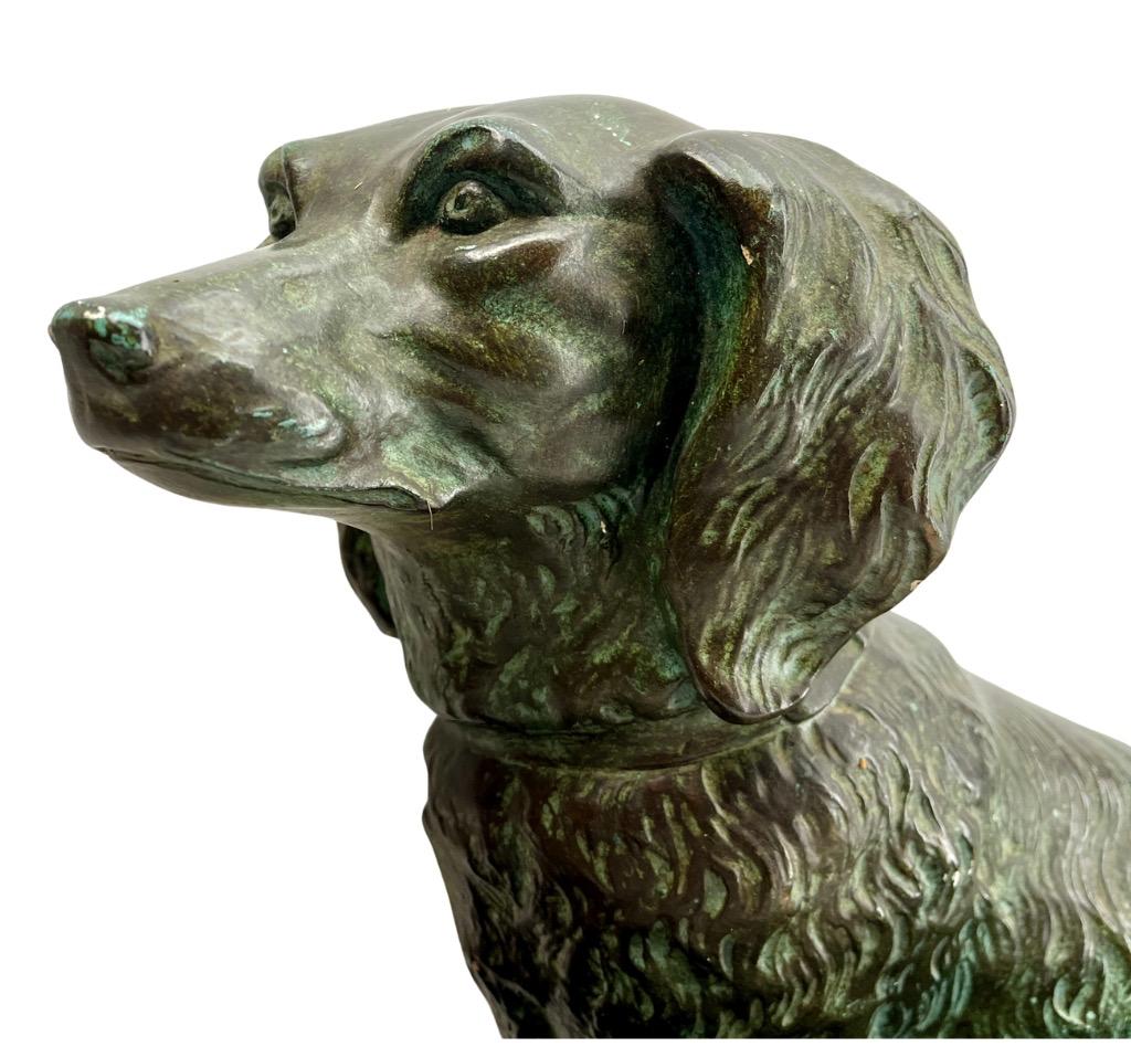 italien Grand modèle Art déco signé G Carli avec stylisé  Représentation de chiens de chasse  en vente