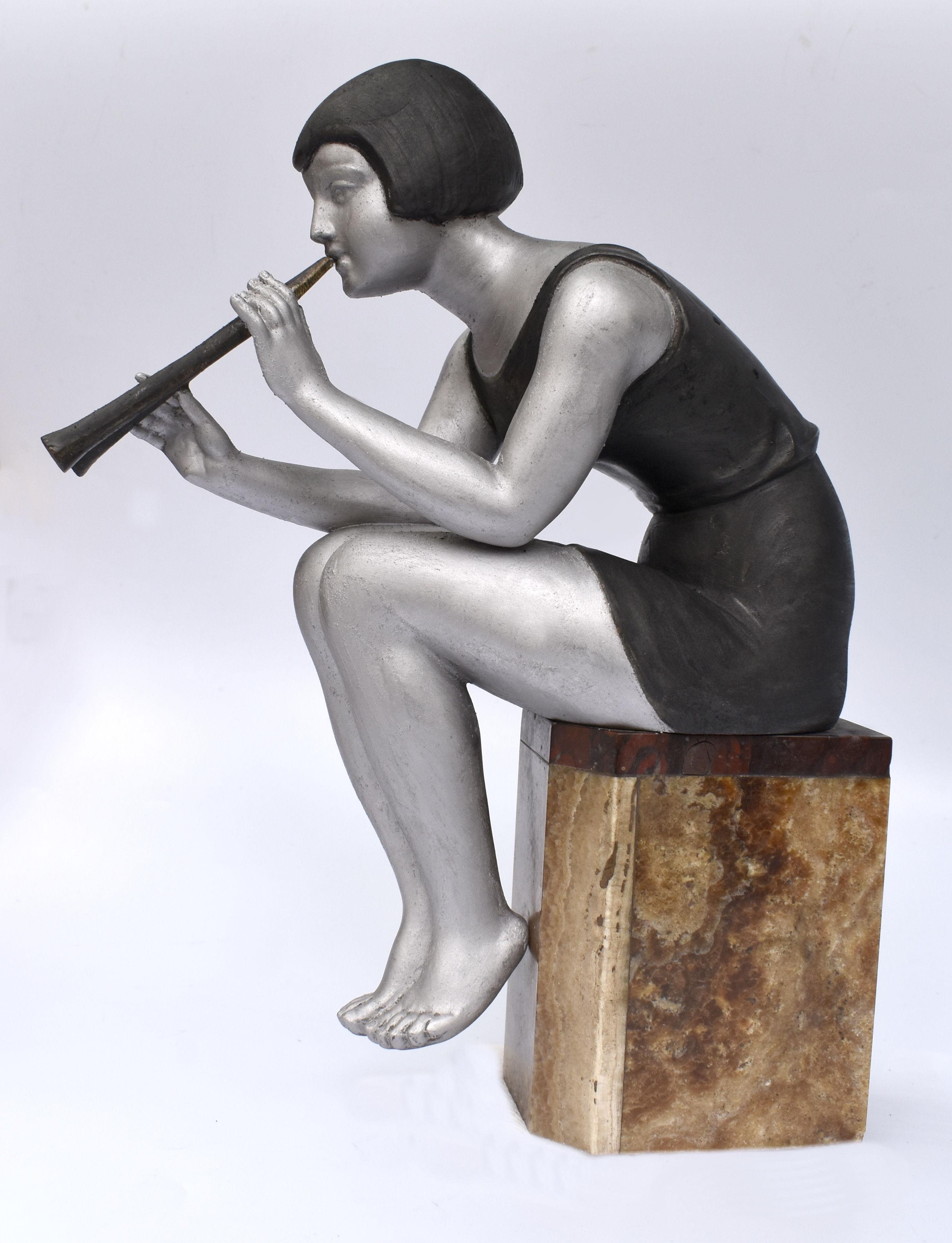 Große Art-déco-Figur aus Zinn, Französisch, um 1930 (Art déco) im Angebot