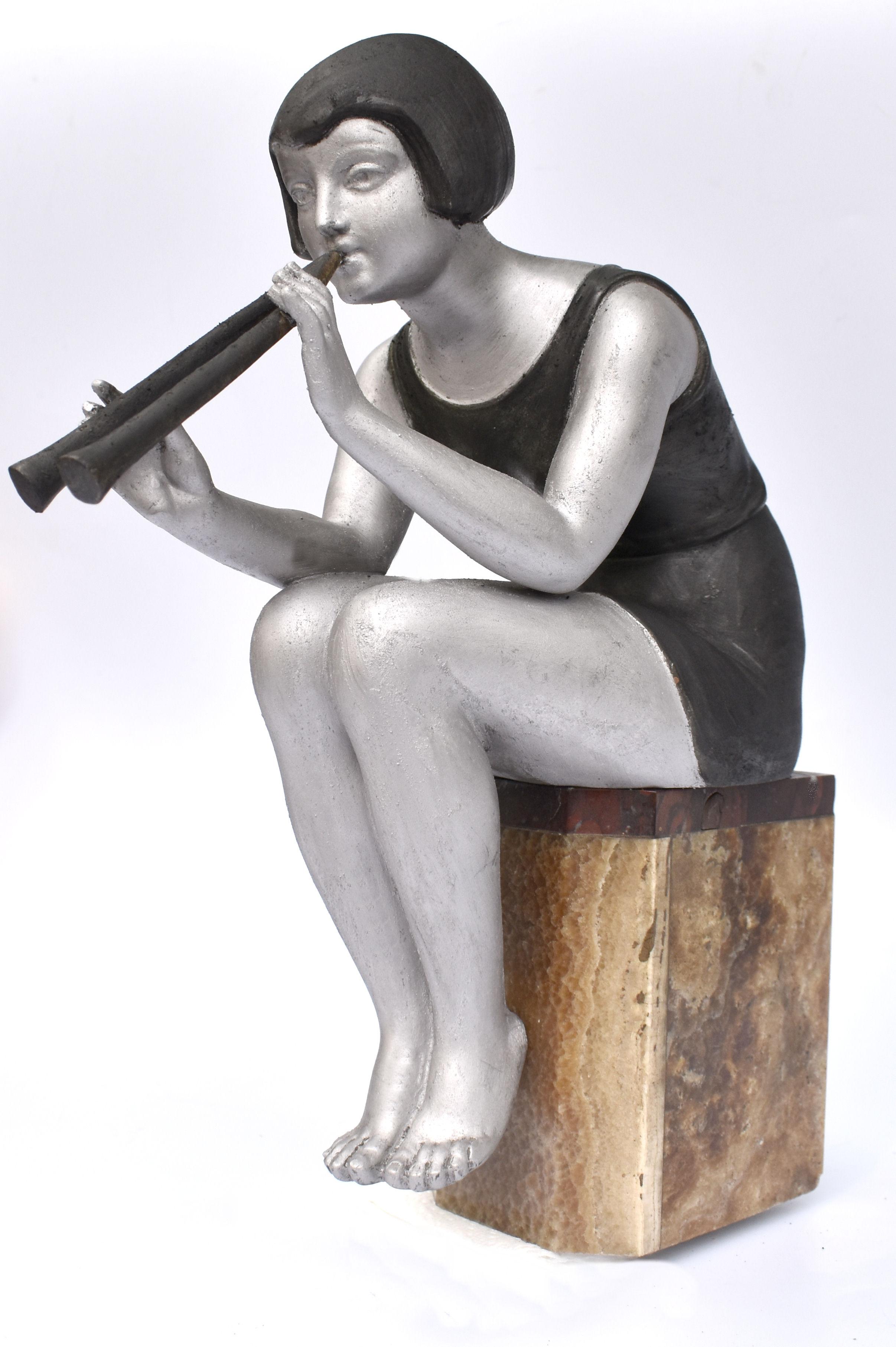 Große Art-déco-Figur aus Zinn, Französisch, um 1930 im Angebot 1