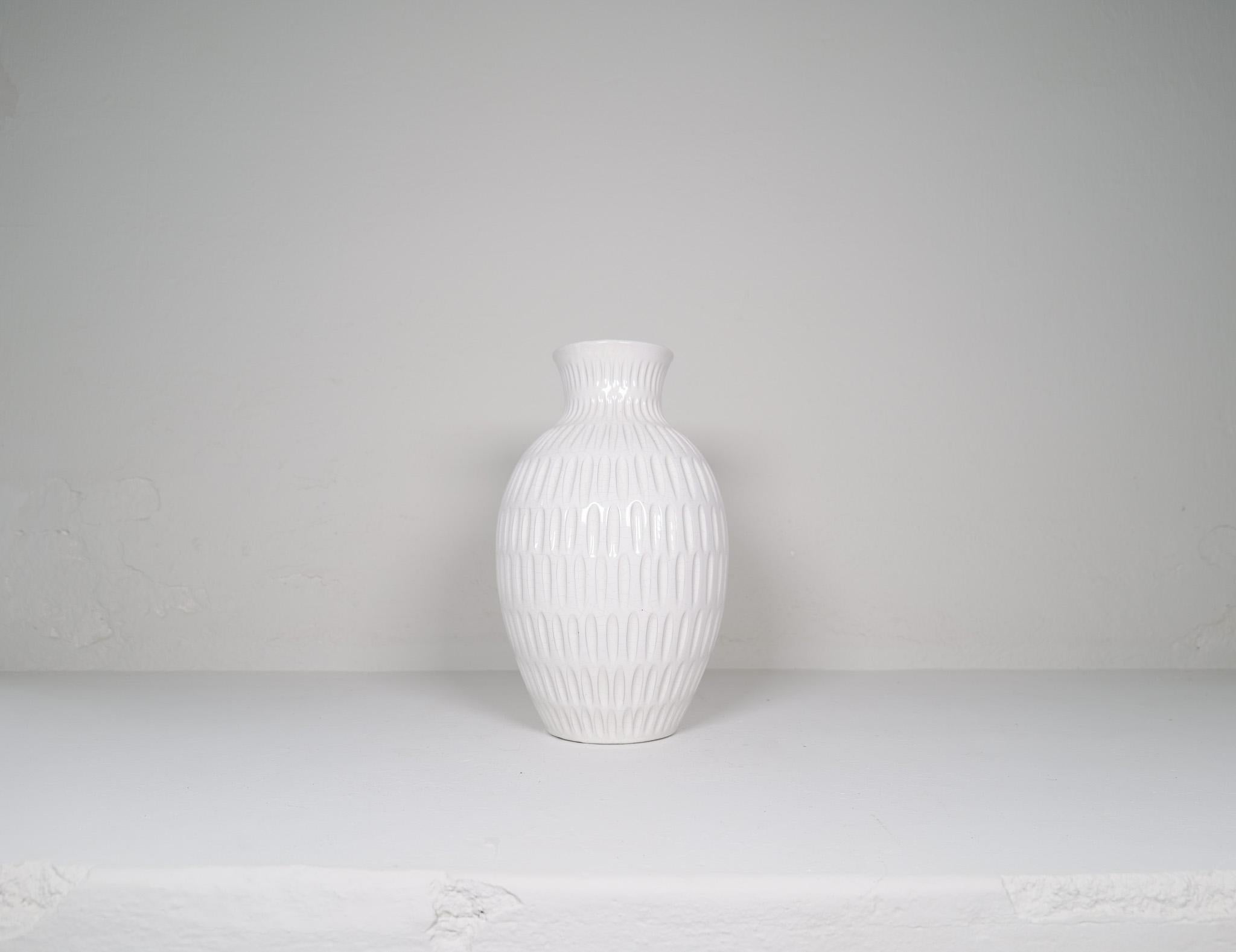 This wonderful and modern decorative vase was designed by Anna-Lisa Thomson in the 1940s for Ekeby, Sweden.
Its sculptural features and forms are right up to date with any modern homes look. 

Good vintage condition with some nice-looking cracked