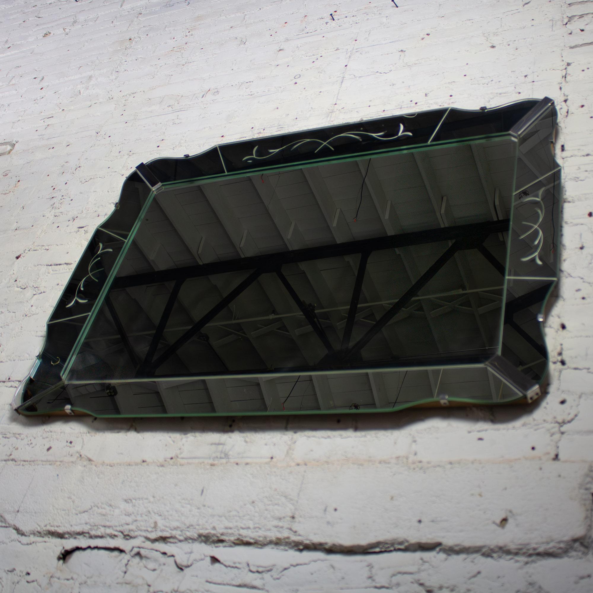 Art Deco Large Wall Mirror Rectangulaire avec côtés incurvés et verre vénitien gravé en vente 7