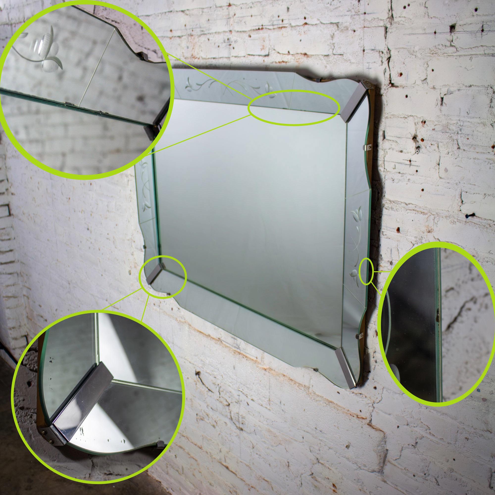 Art Deco Large Wall Mirror Rectangulaire avec côtés incurvés et verre vénitien gravé en vente 11