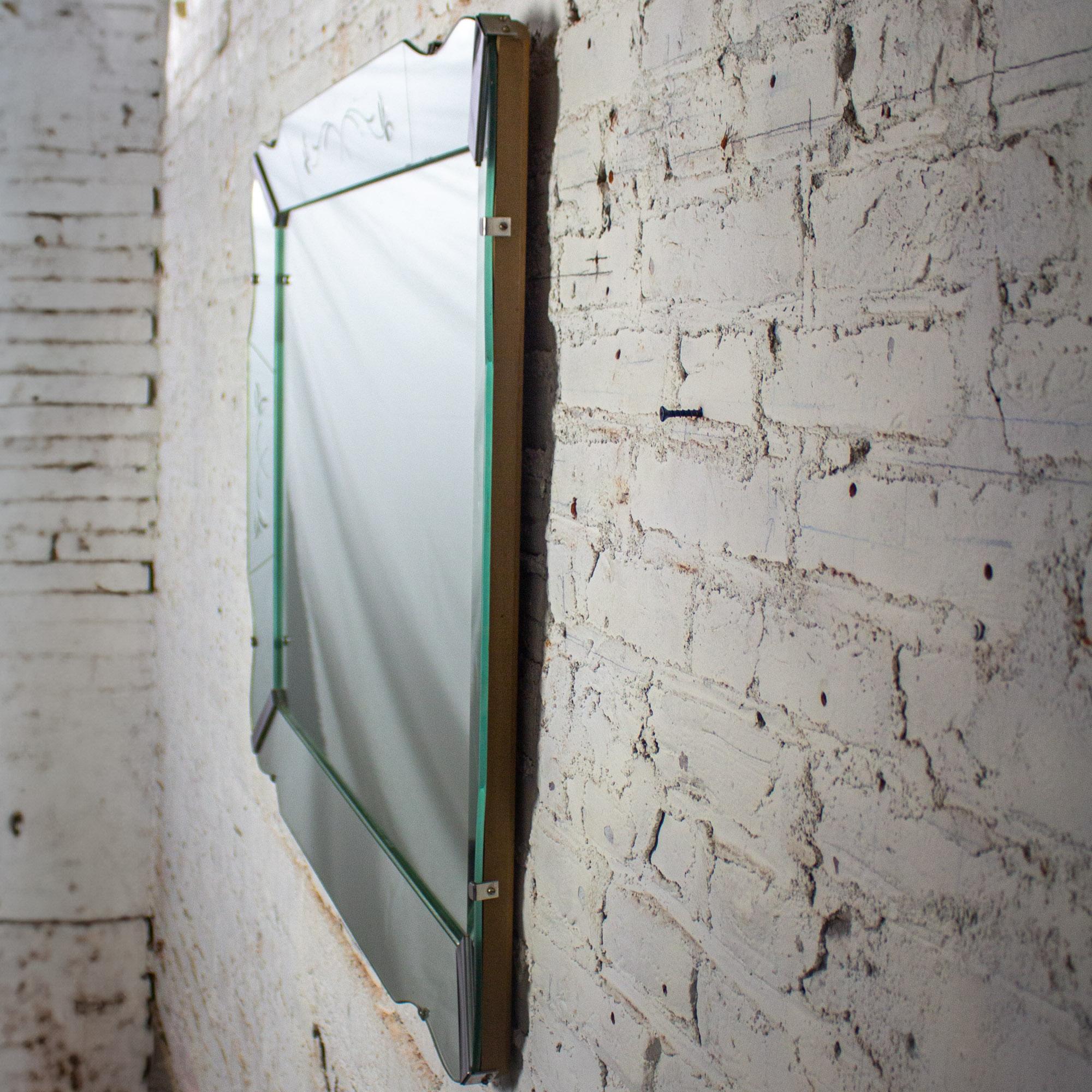 Art Deco Large Wall Mirror Rectangulaire avec côtés incurvés et verre vénitien gravé en vente 1