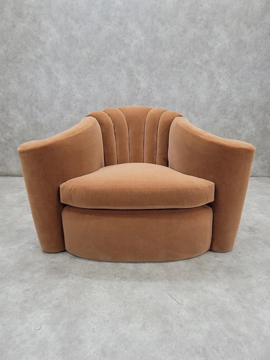 Vintage Art of Vintage Larry Laslo for Directional Chaise club à dossier cannelé et accoudoirs évasés nouvellement tapissée en Italia Spice Mohair

Ce fauteuil club Vintage Art Deco, conçu par Larry Laslo pour Directional, présente un dossier