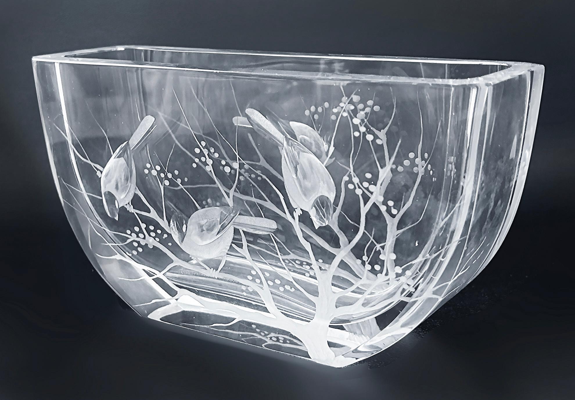 Etched Art Deco Lars Kjellander Art Glass Crystal Birds Vase Sculpture Sweden, Kosta 