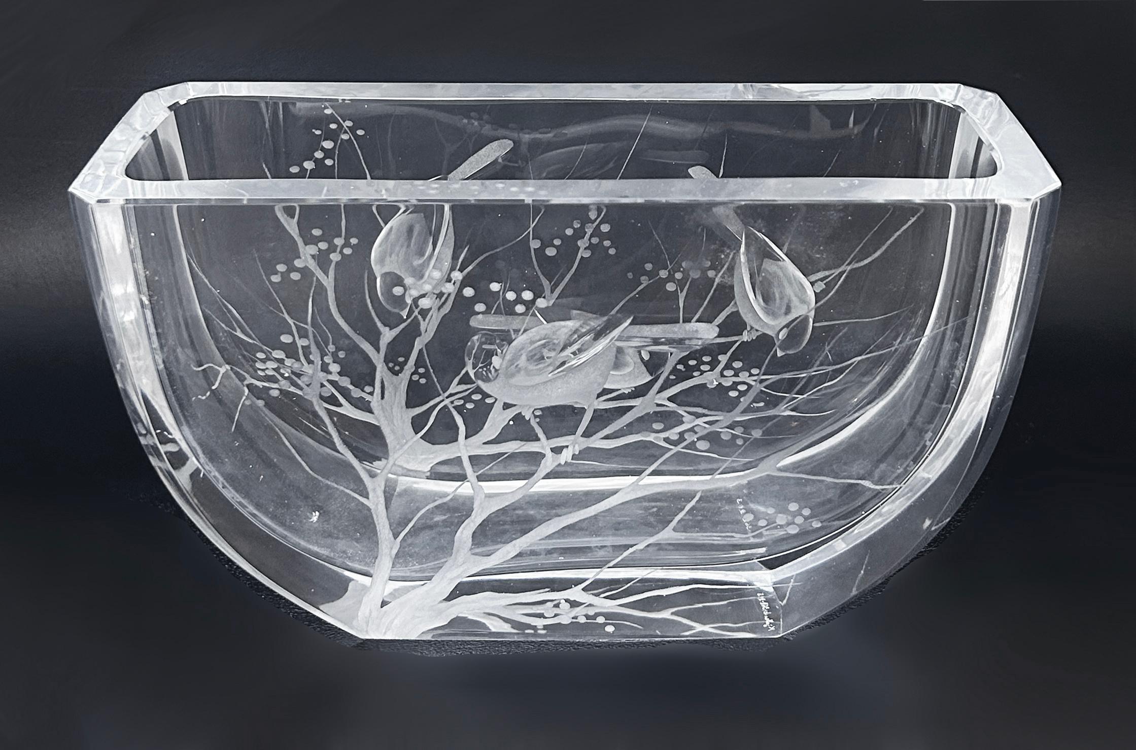 Art Deco Lars Kjellander Art Glass Crystal Birds Vase Sculpture Sweden, Kosta  In Good Condition In Miami, FL