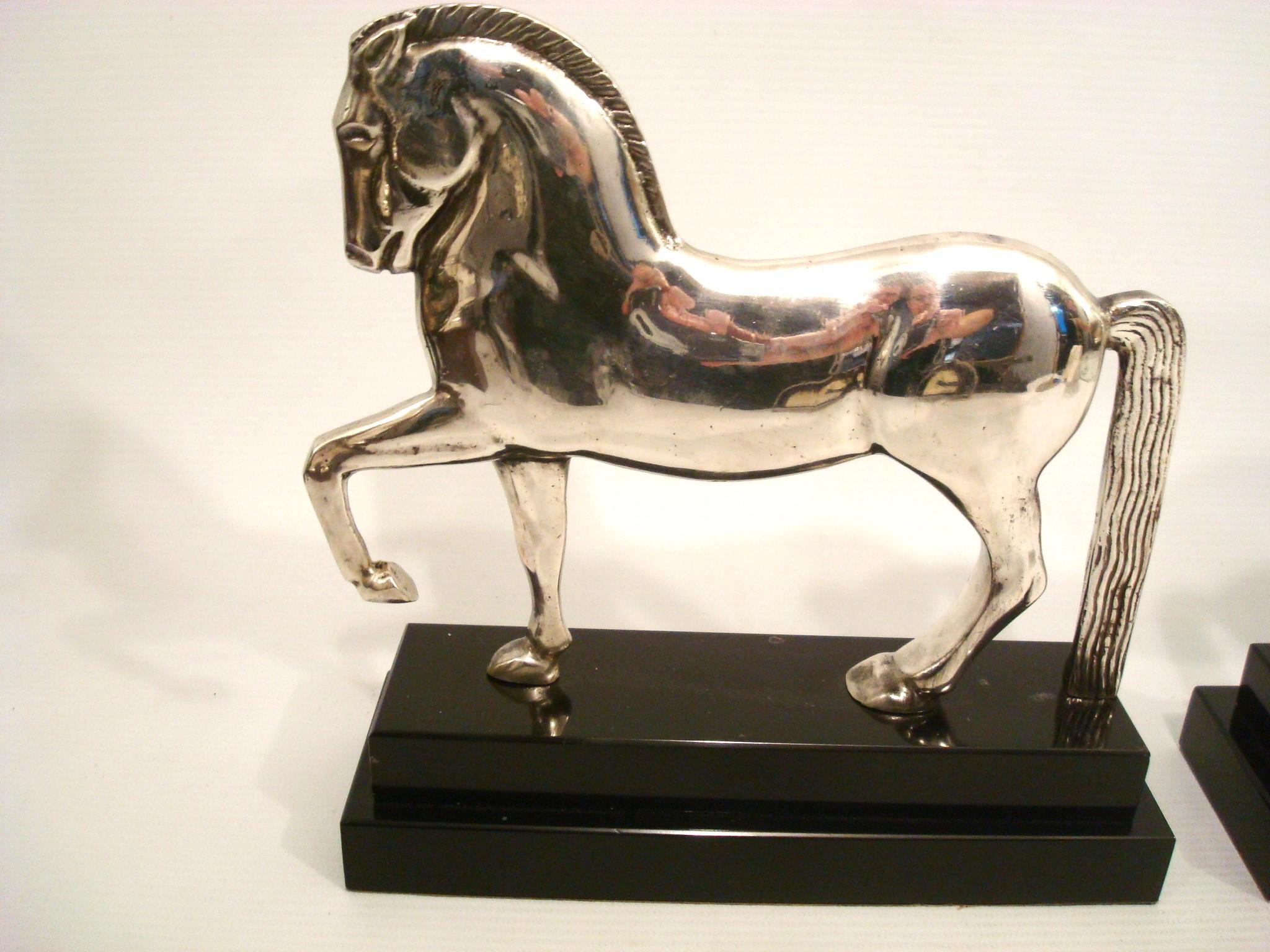 Argentato Reggilibri in bronzo Art Deco Laurent Horse, 1930 circa, Francia in vendita