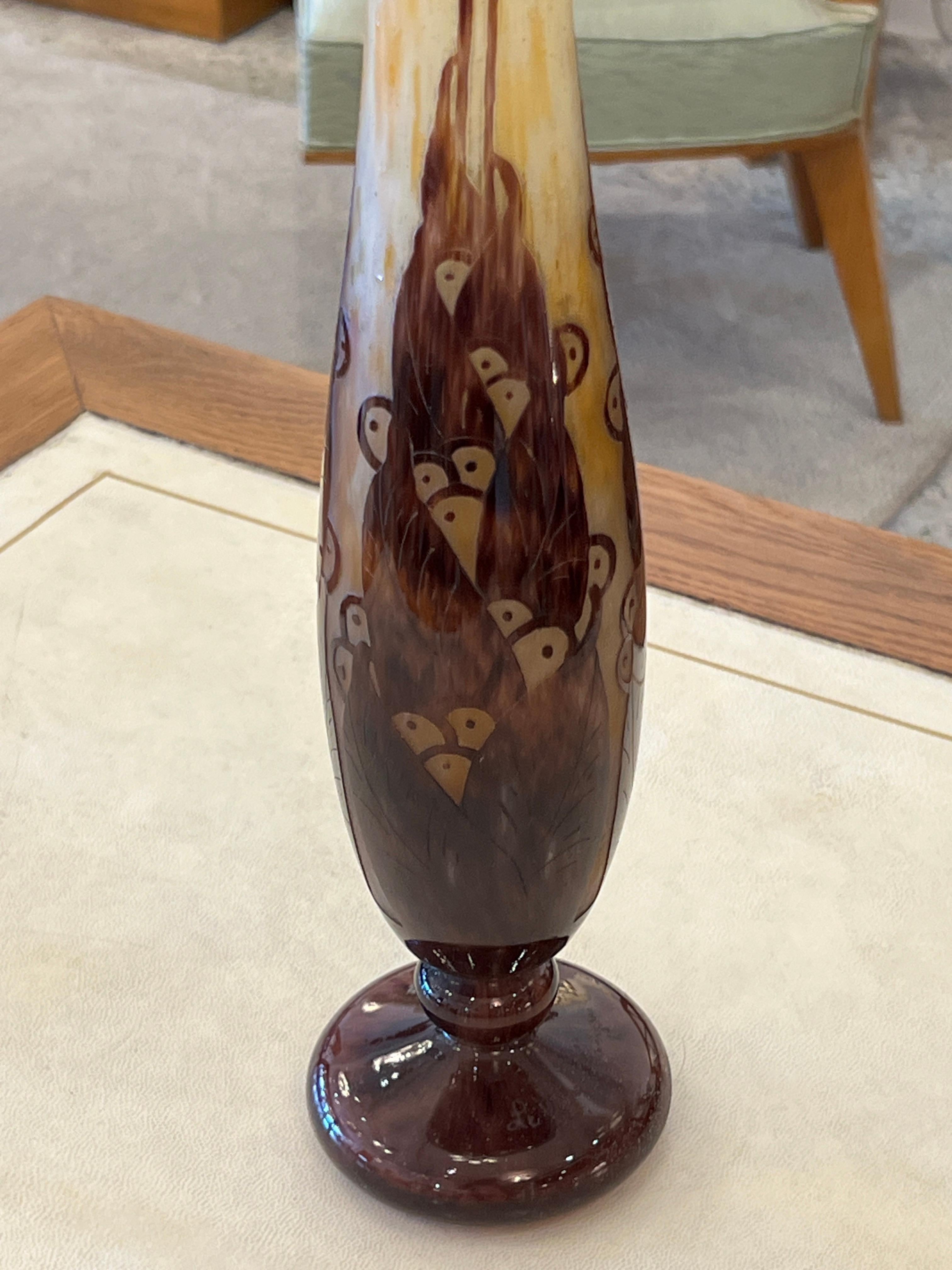20ième siècle Vase Art Déco Lauriers en verre par Le Verre Français  en vente