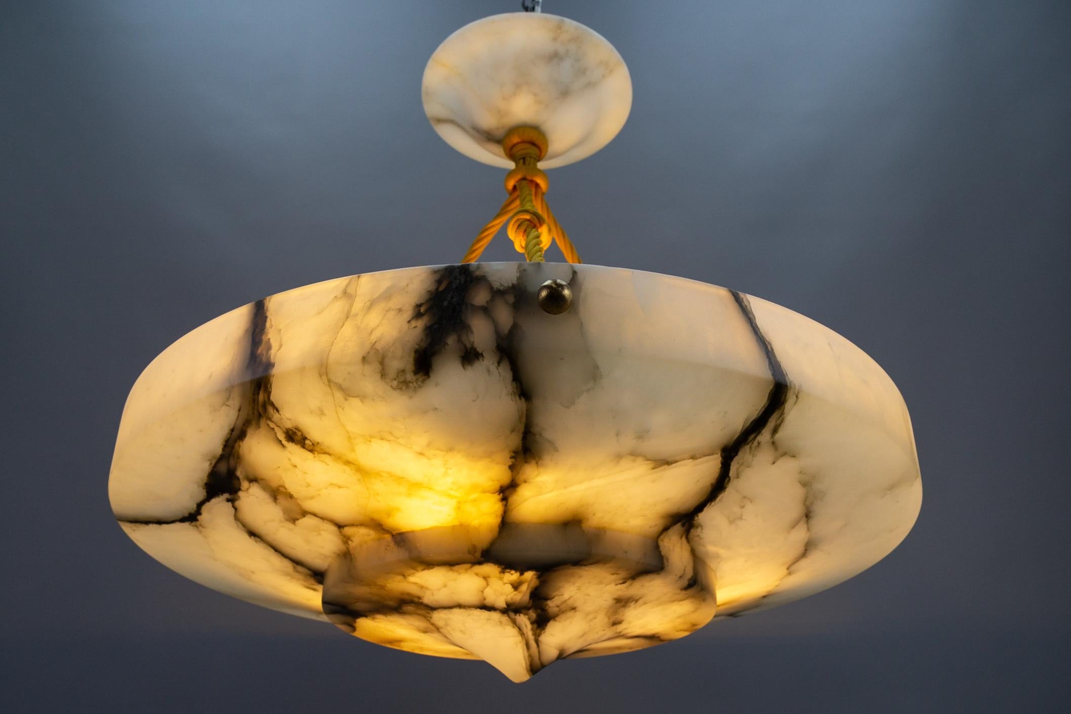 Art Deco Layered White and Black Alabaster Pendant Light, 1920s In Good Condition In Barntrup, DE
