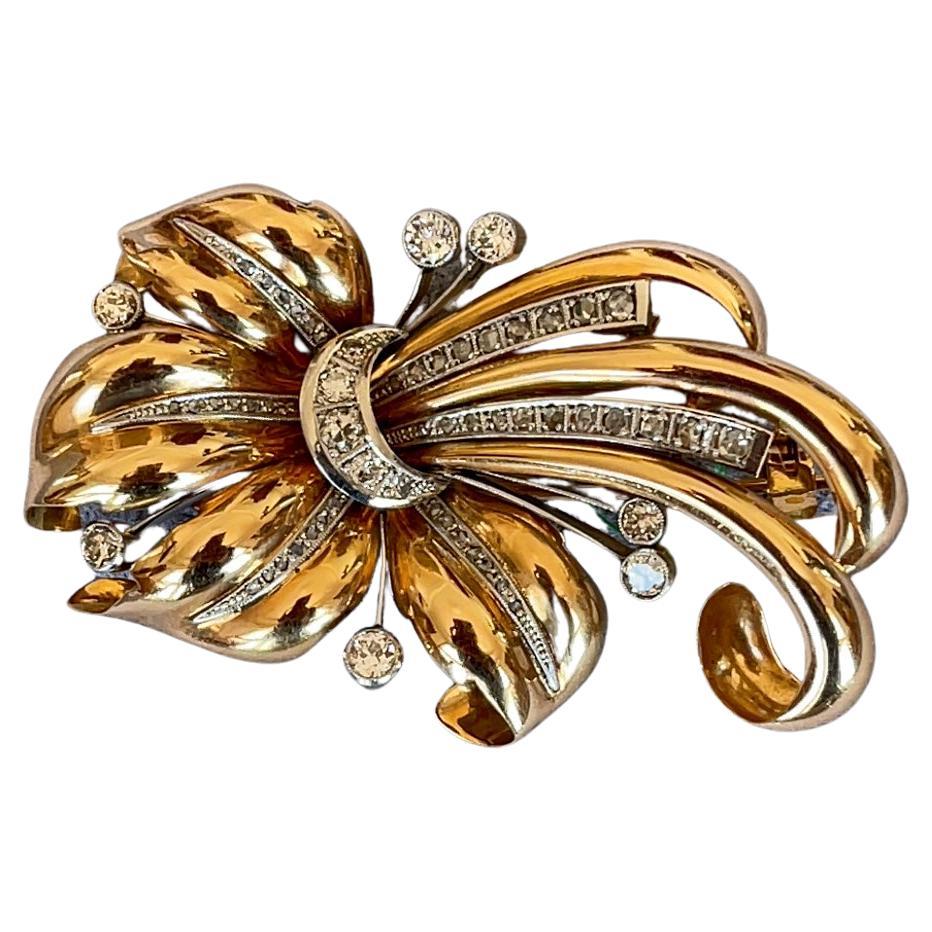 Art Deco Leaf Diamonds Gold Platinum 1940s Brooch For Sale