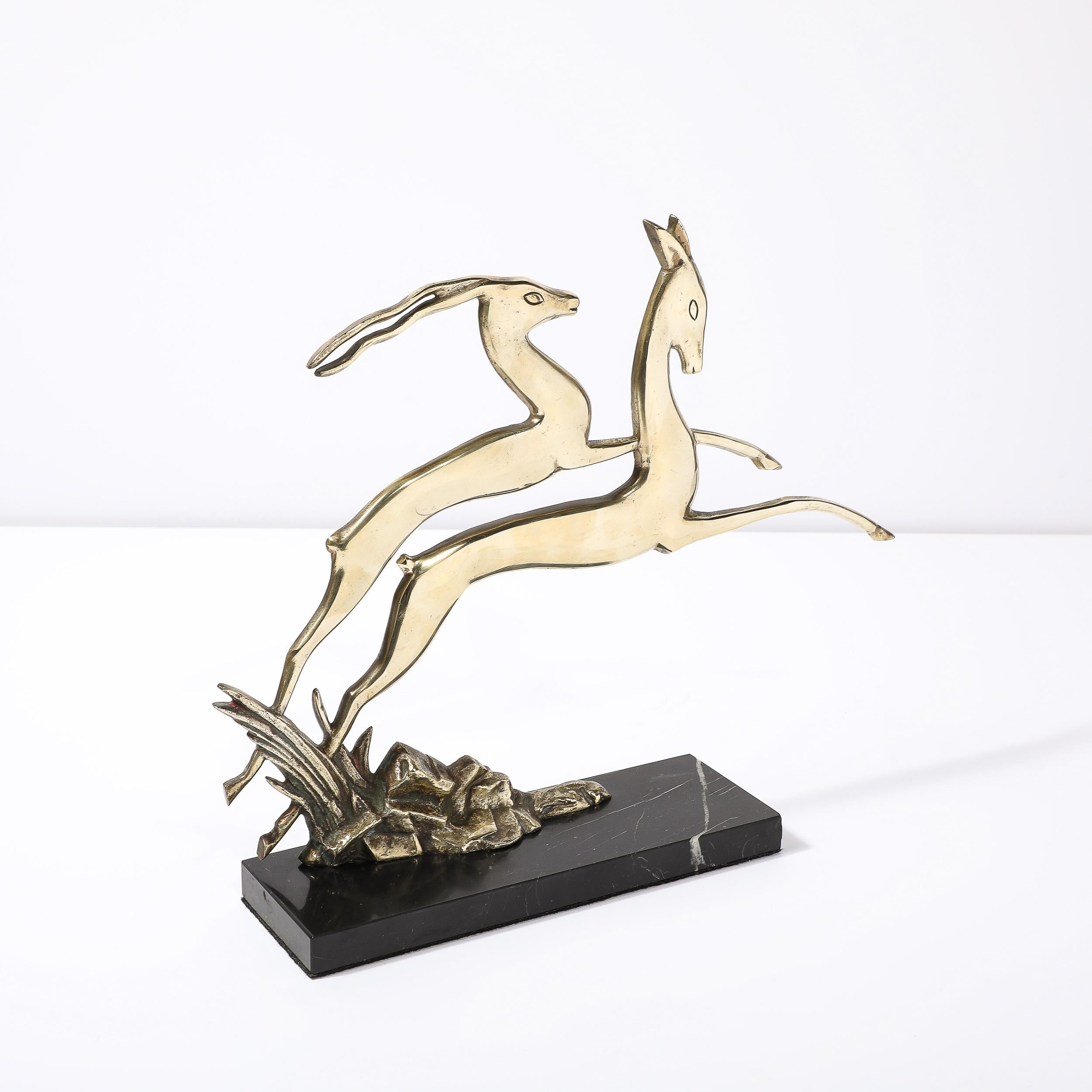 Sculpture Art Déco Gazelle bondissante en laiton poli sur base en marbre noir en vente 3