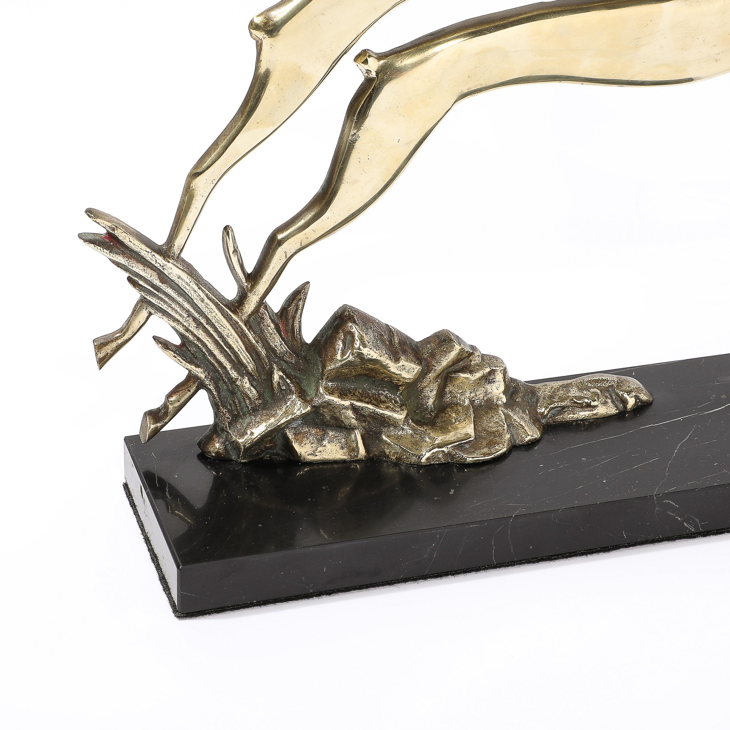 Sculpture Art Déco Gazelle bondissante en laiton poli sur base en marbre noir en vente 5