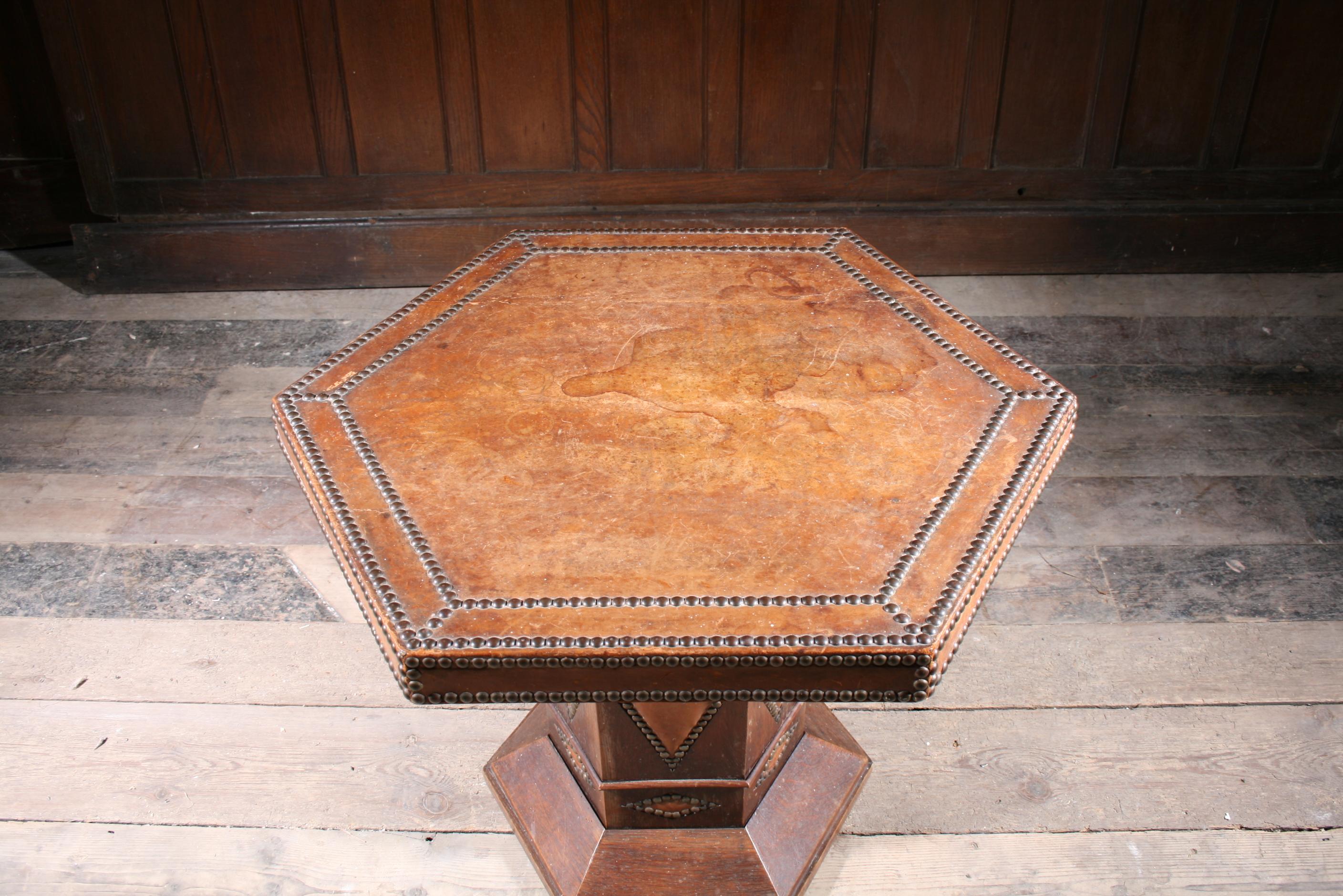 Fait main Table basse ou centrale en cuir Art Déco en vente