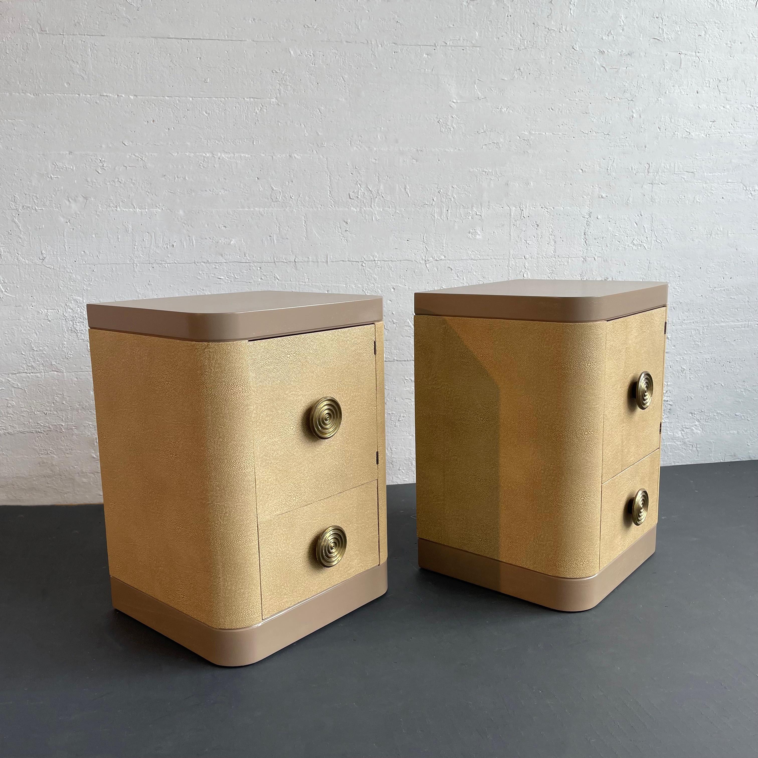 Tables de nuit Art Déco en cuir et faux galuchat de Gilbert Rohde en vente 1