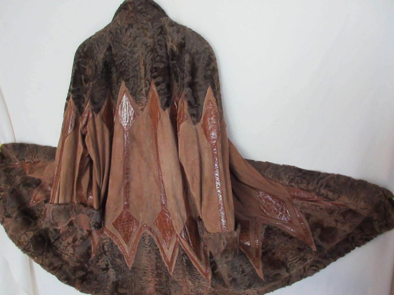 Manteau Art Déco en cuir et fourrure d'agneau de Perse en vente 3