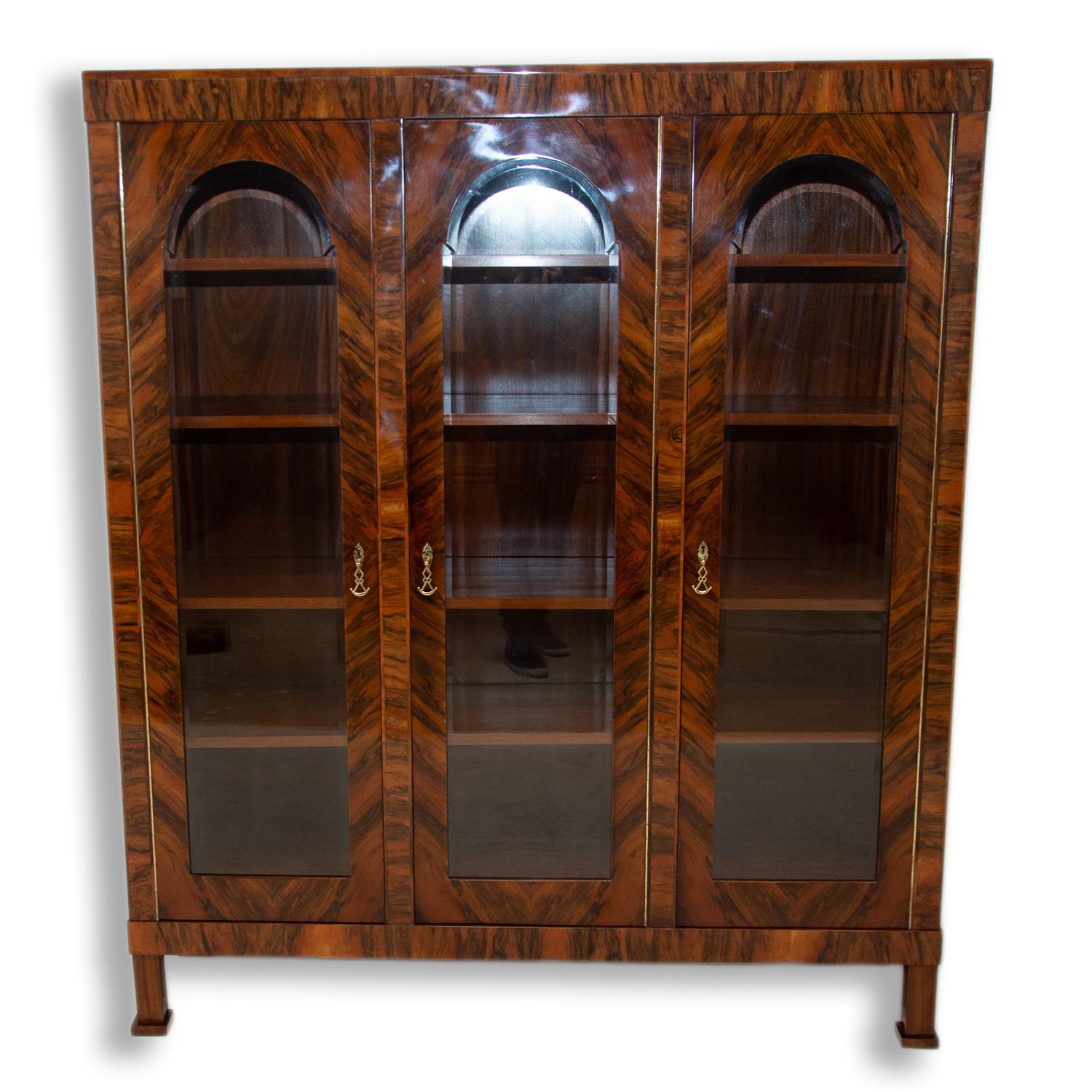 Art Deco library cabinet, made in the 1930´s in Bohemia. It features a regular shapes, a solid structure, and four massive legs on which the library stands. It´s made of walnut wood.
It´s fully renovated, newly varnished with polyurethane to a high
