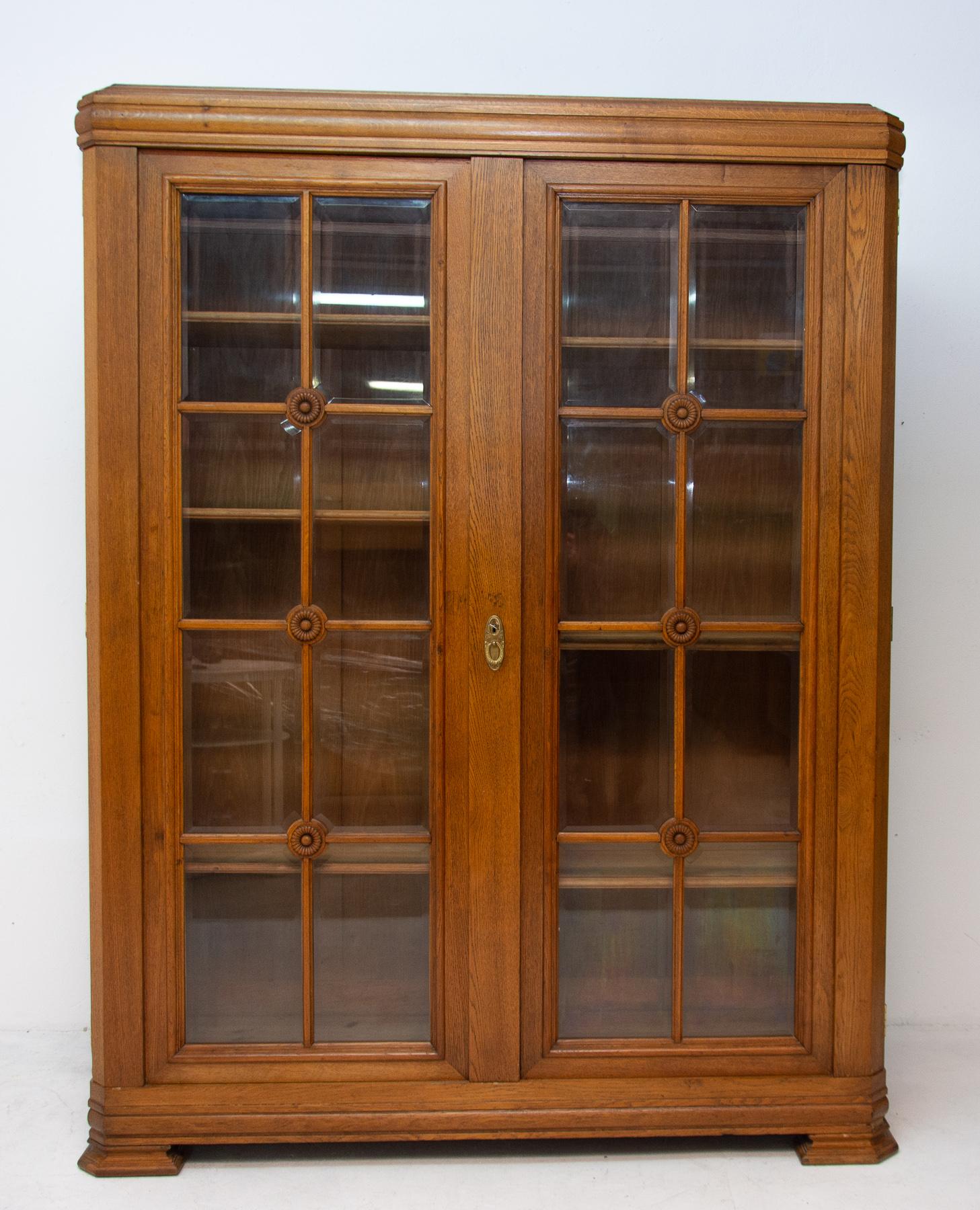 1930s cabinet