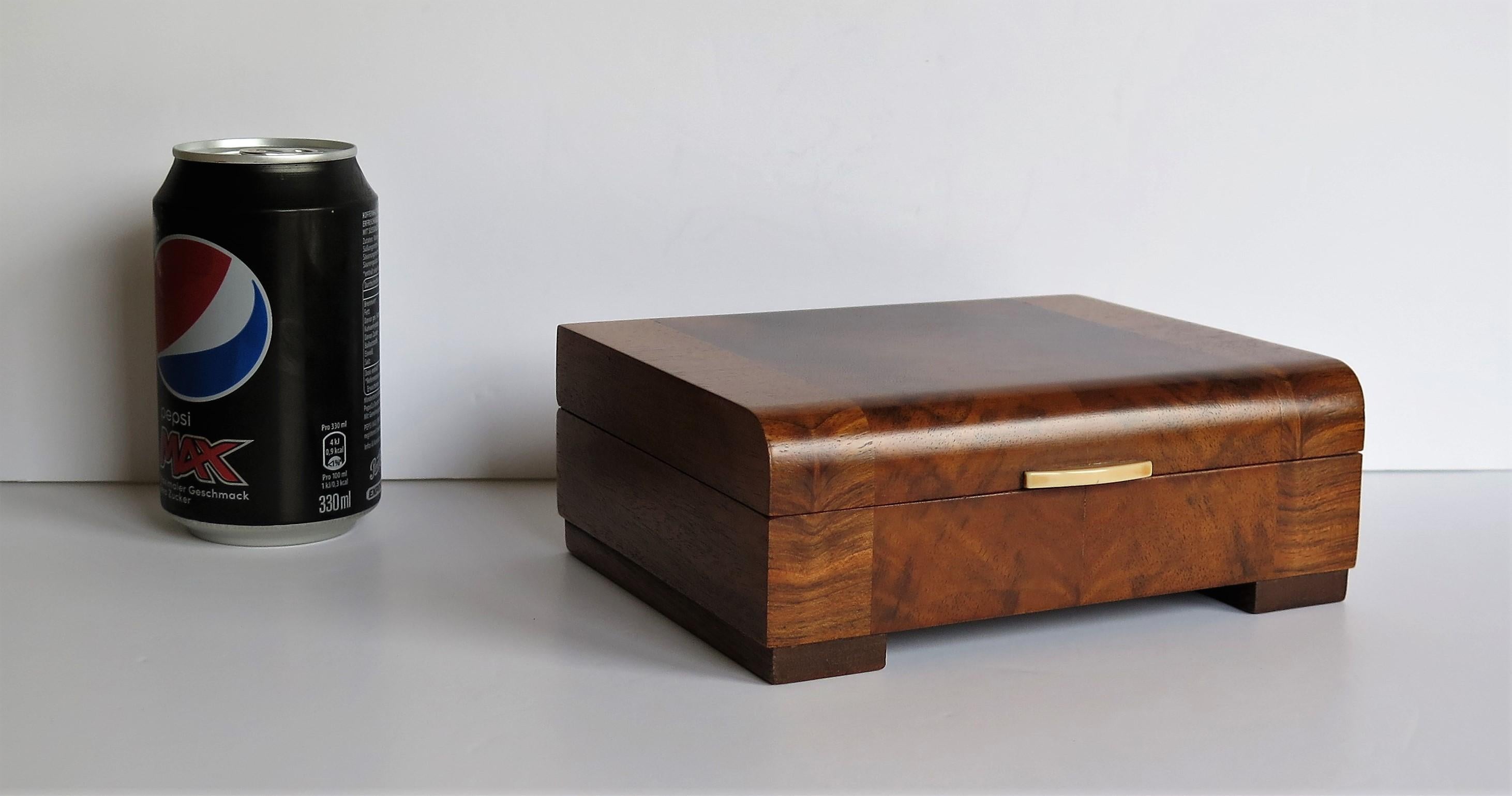 Art Deco Lidded Box Mahogany and Burr Walnut with Two Compartments, circa 1925 13