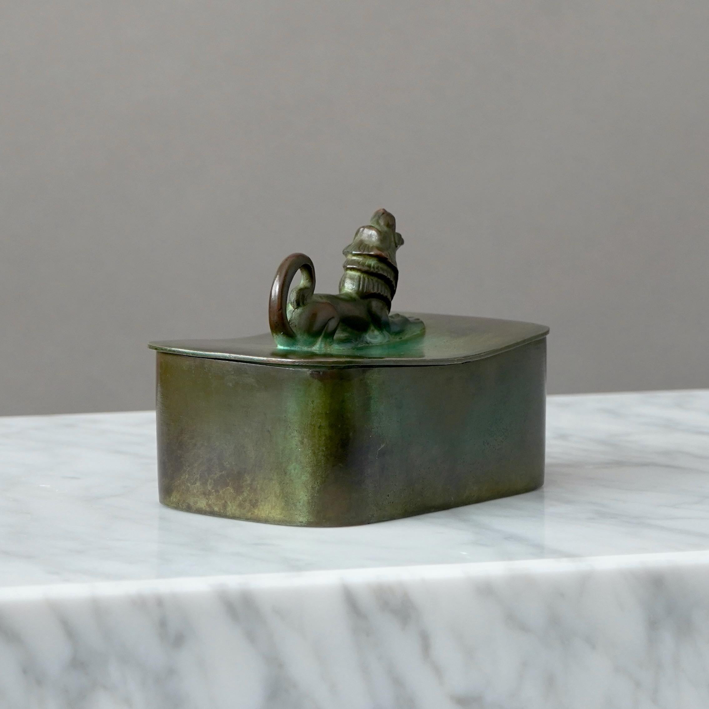 Caja de bronce con tapa Art Déco de GAB Guldsmedsaktiebolaget, Suecia, años 30 en venta 2