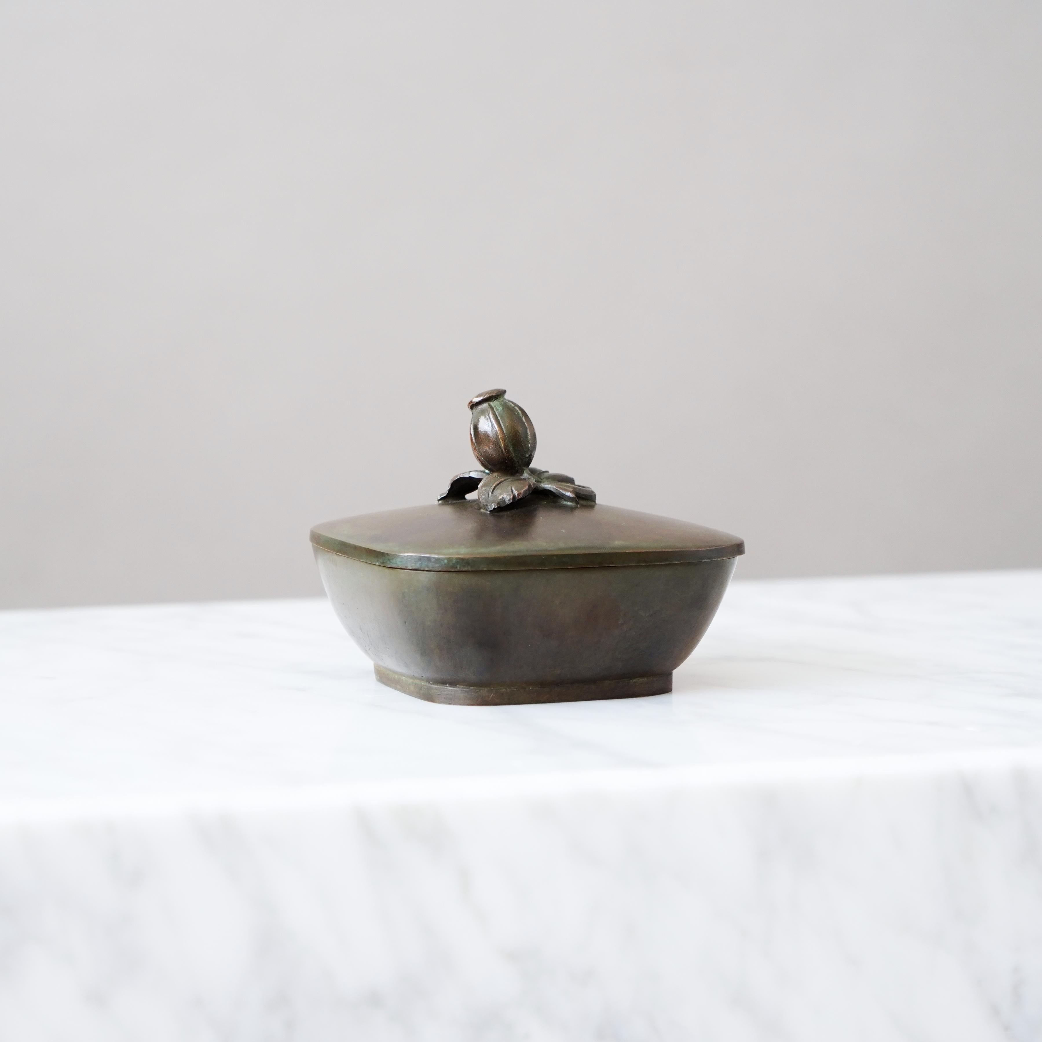Art Deco Lidded Bronze Box by GAB Guldsmedsaktiebolaget, Sweden, 1930s en vente 3