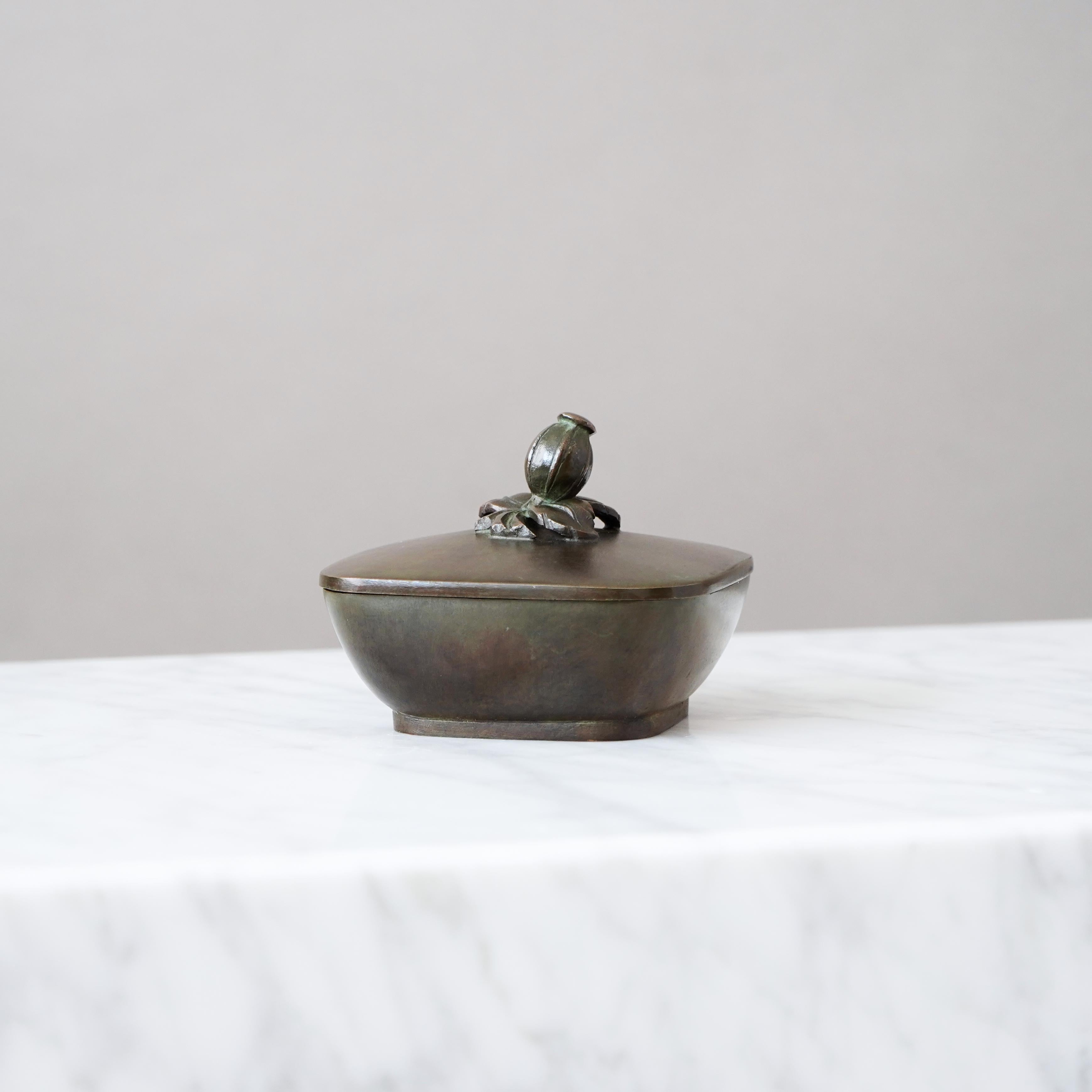 Art Deco Lidded Bronze Box by GAB Guldsmedsaktiebolaget, Sweden, 1930s en vente 4