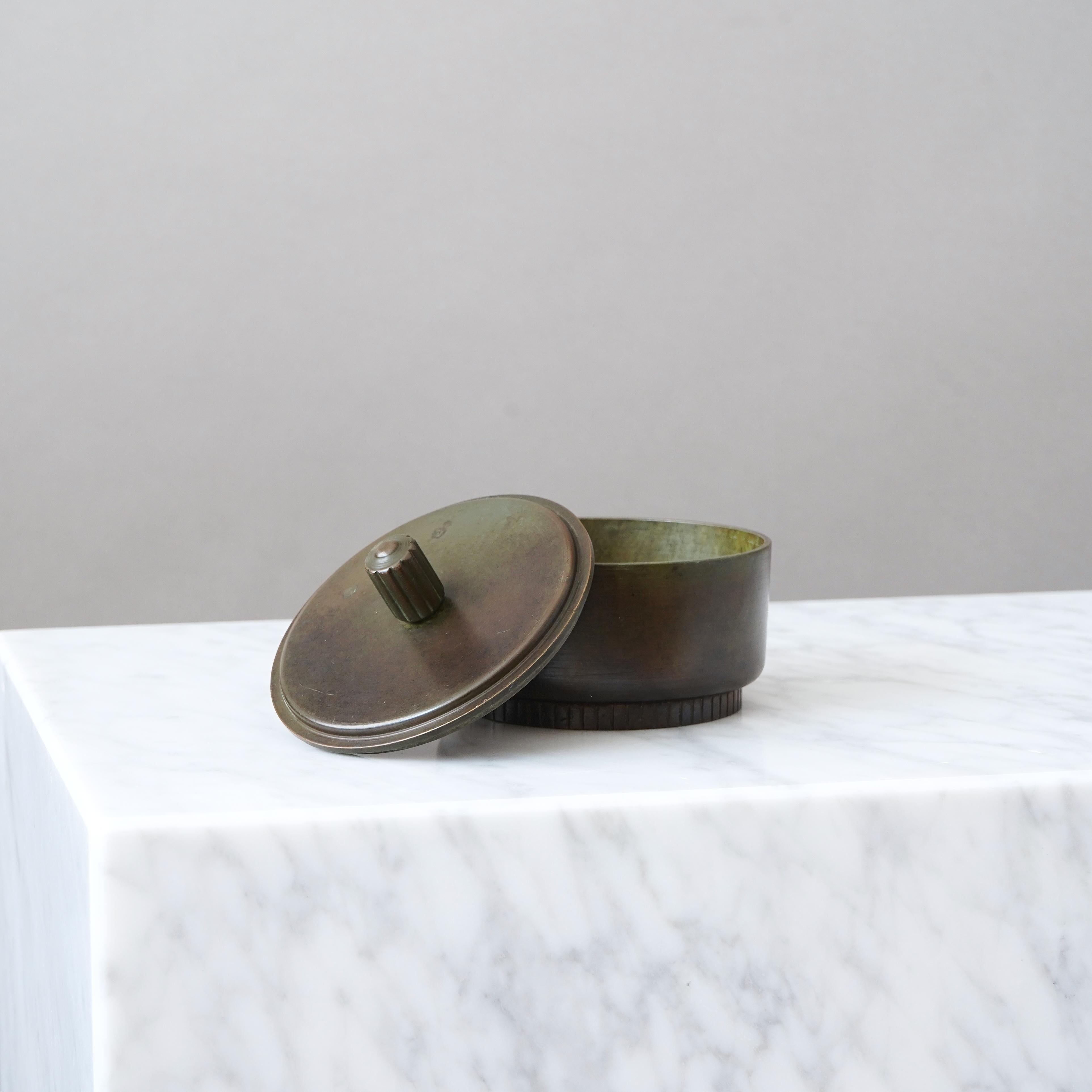 Art Deco Lidded Bronze Box by GAB Guldsmedsaktiebolaget, Sweden, 1930s Art Decó en venta