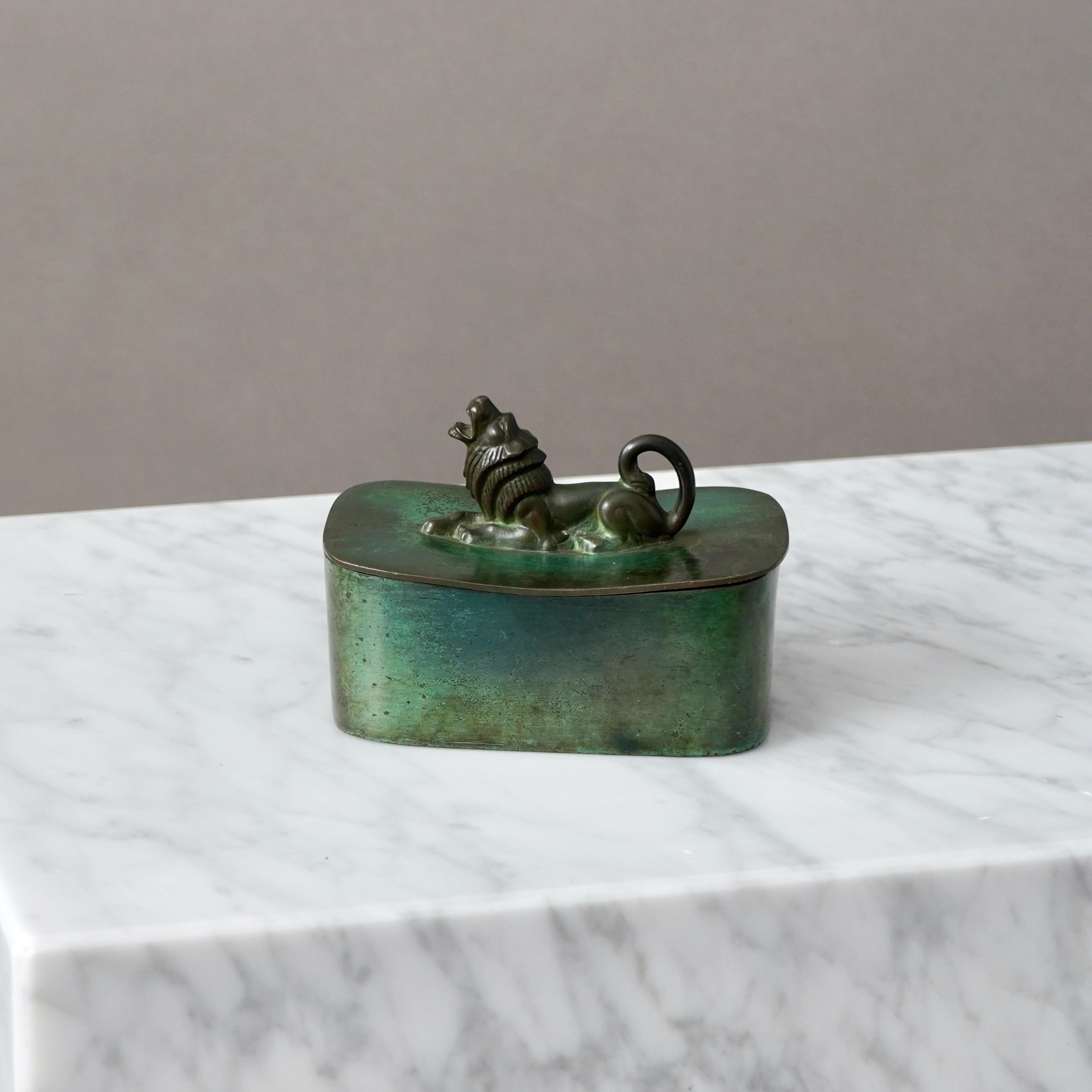 Caja de bronce con tapa Art Déco de GAB Guldsmedsaktiebolaget, Suecia, años 30 Sueco en venta
