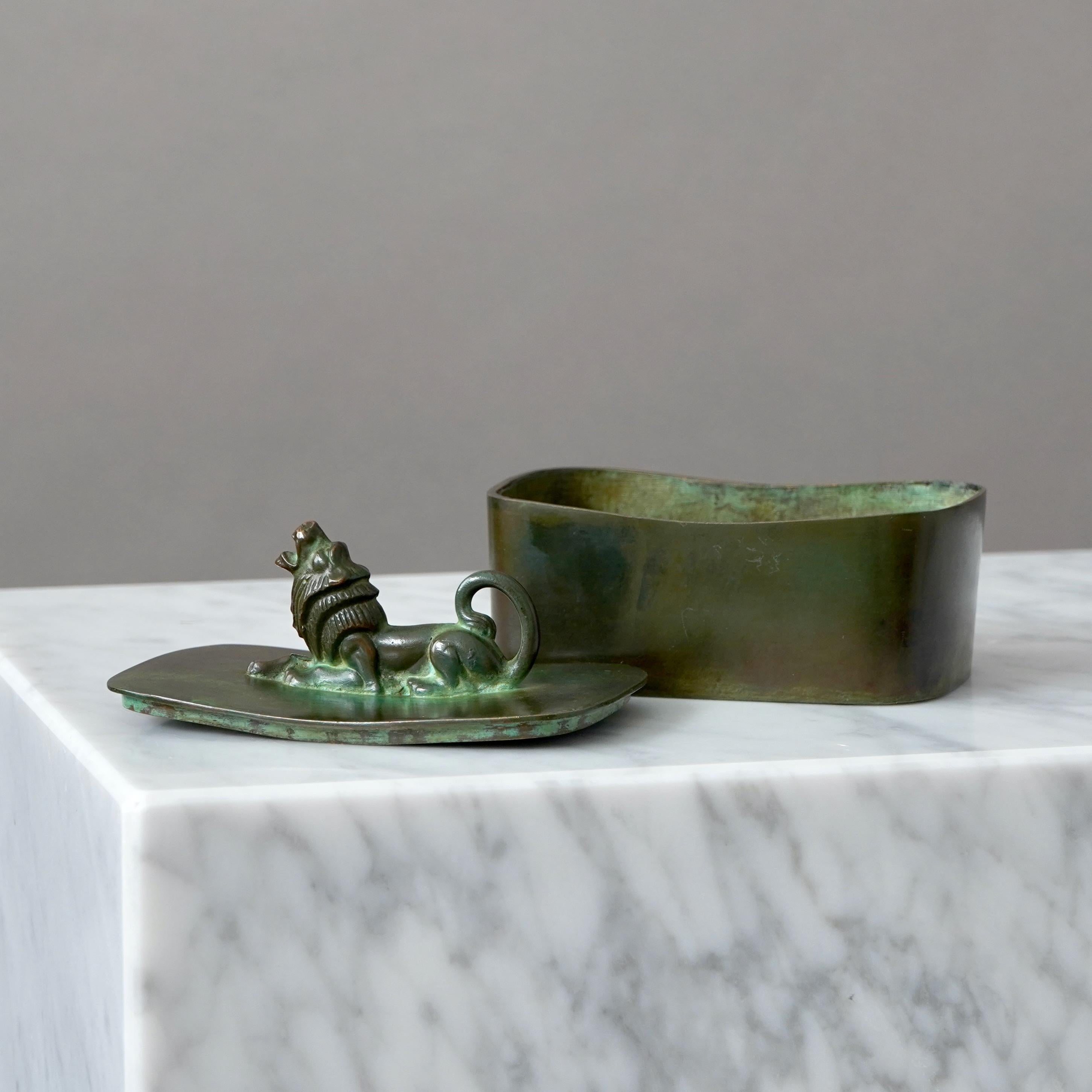 Caja de bronce con tapa Art Déco de GAB Guldsmedsaktiebolaget, Suecia, años 30 Sueco en venta