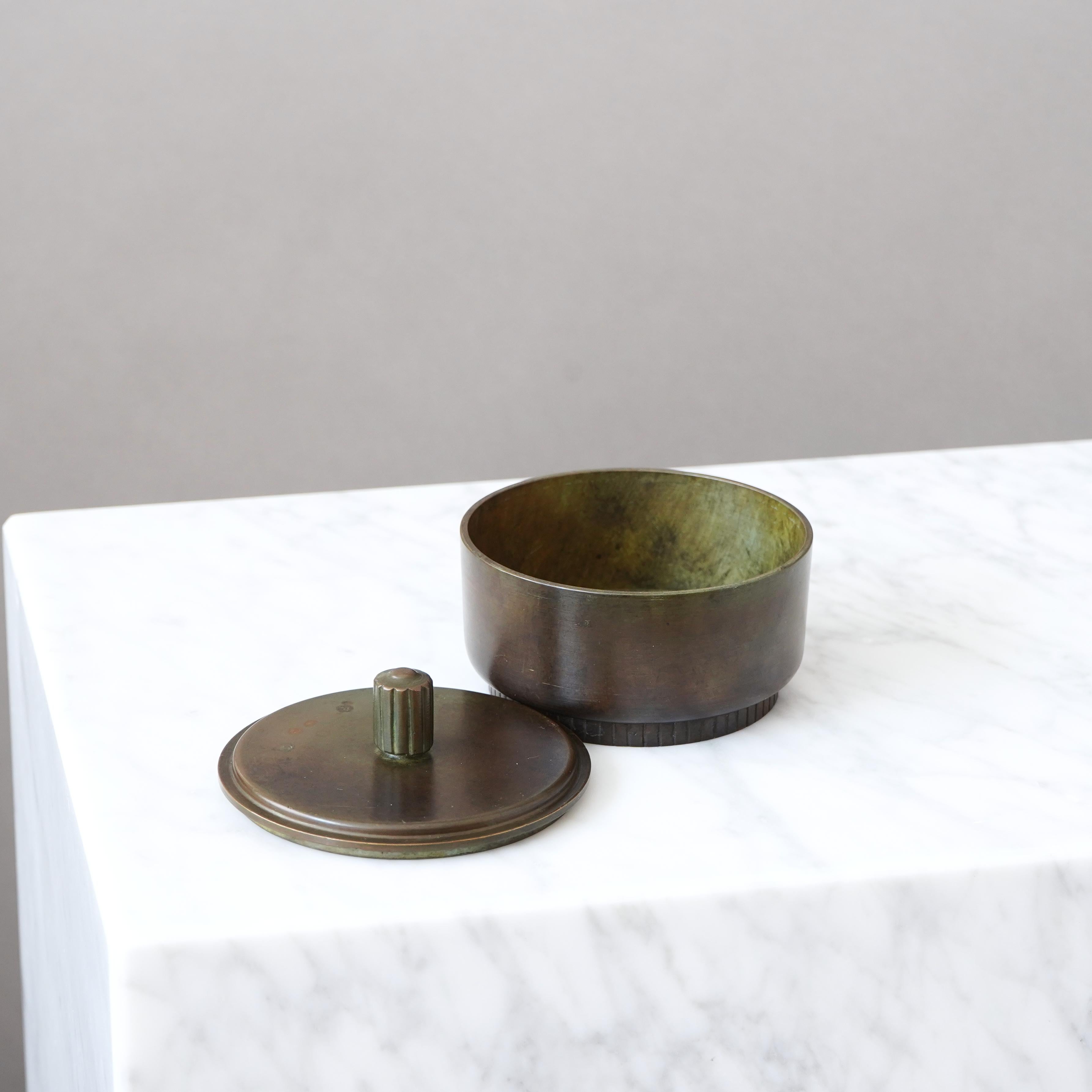 Art Deco Lidded Bronze Box by GAB Guldsmedsaktiebolaget, Sweden, 1930s Sueco en venta