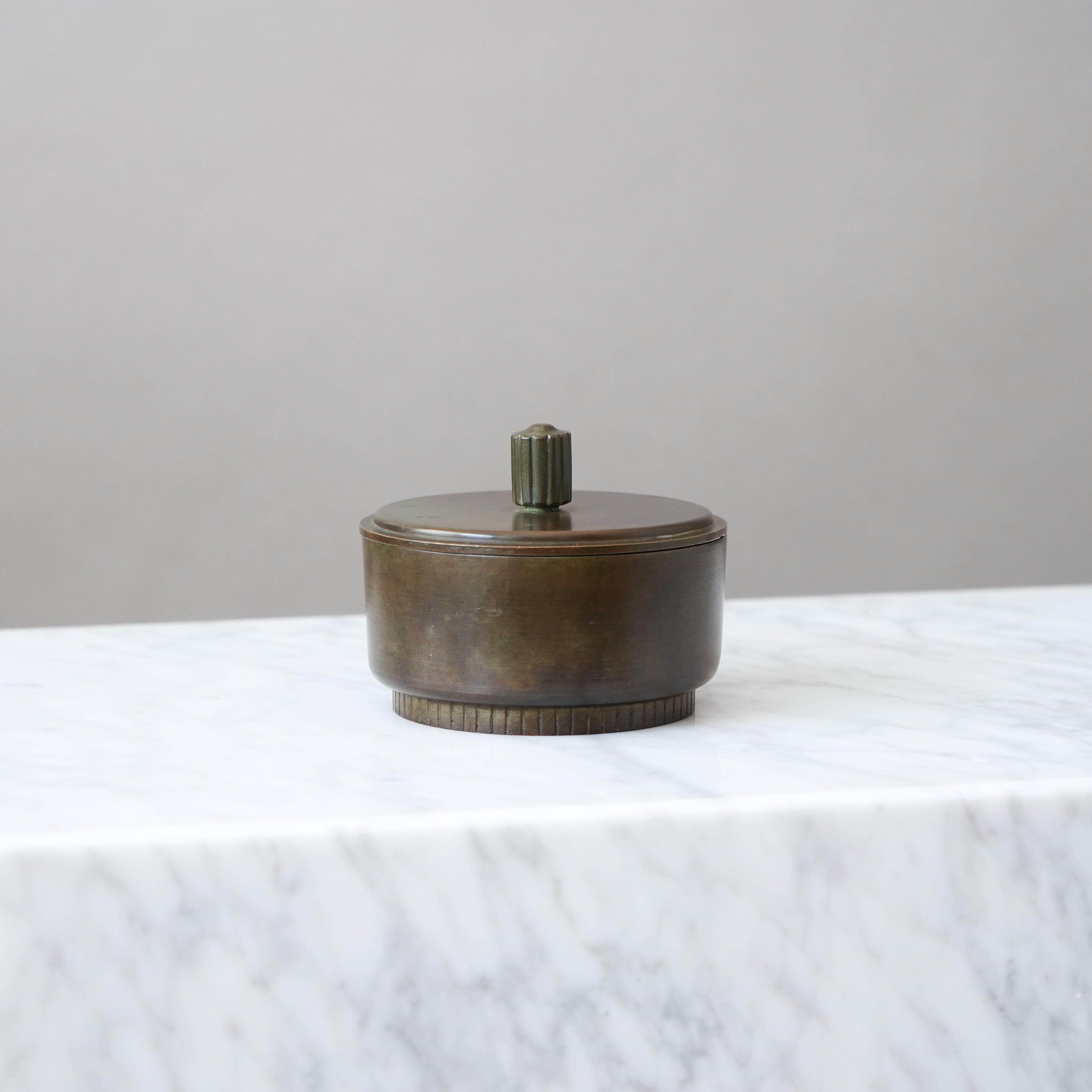 Art Deco Lidded Bronze Box by GAB Guldsmedsaktiebolaget, Sweden, 1930s Vaciado en venta