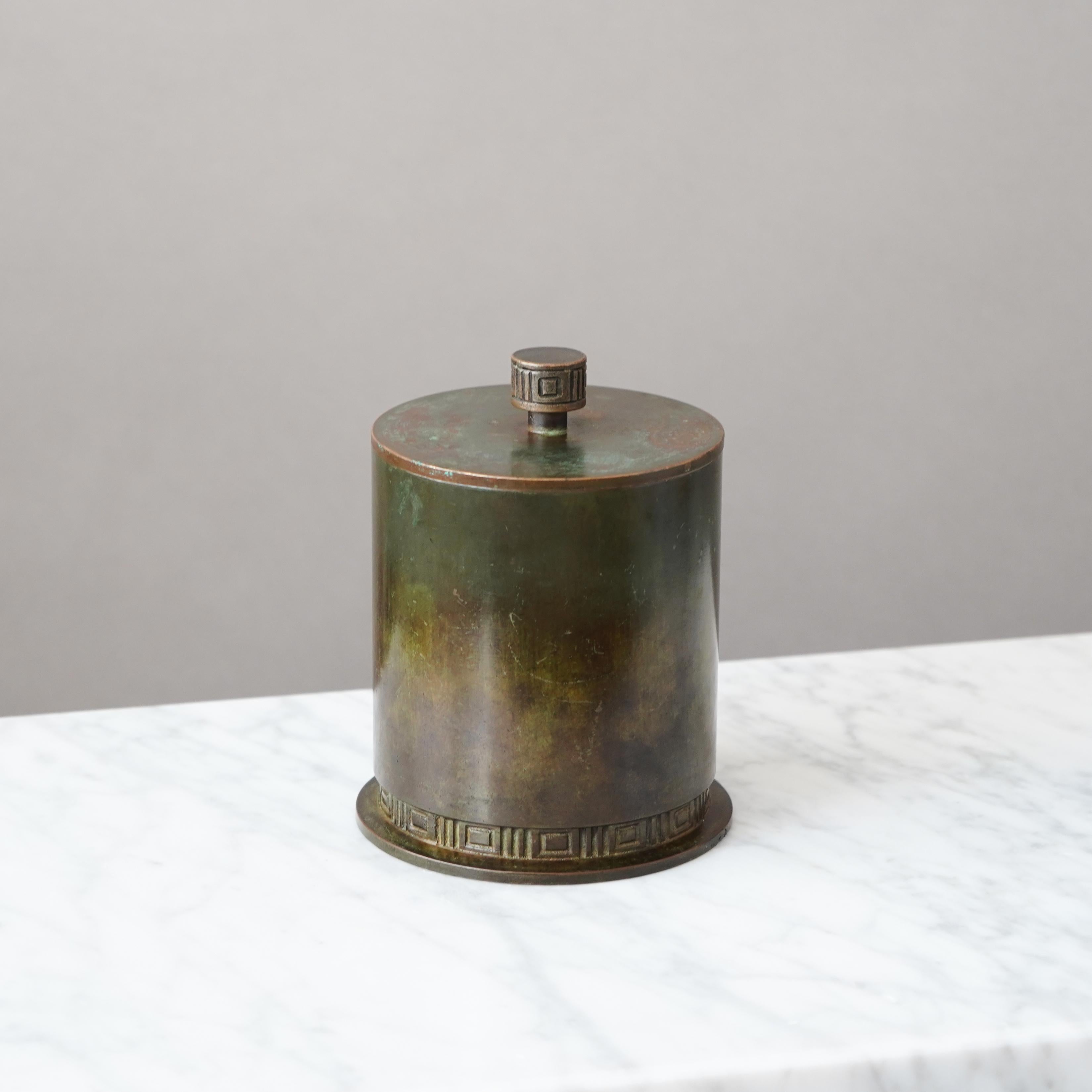 Moulage Art Deco Lidded Bronze Box by GAB Guldsmedsaktiebolaget, Sweden, 1930s en vente