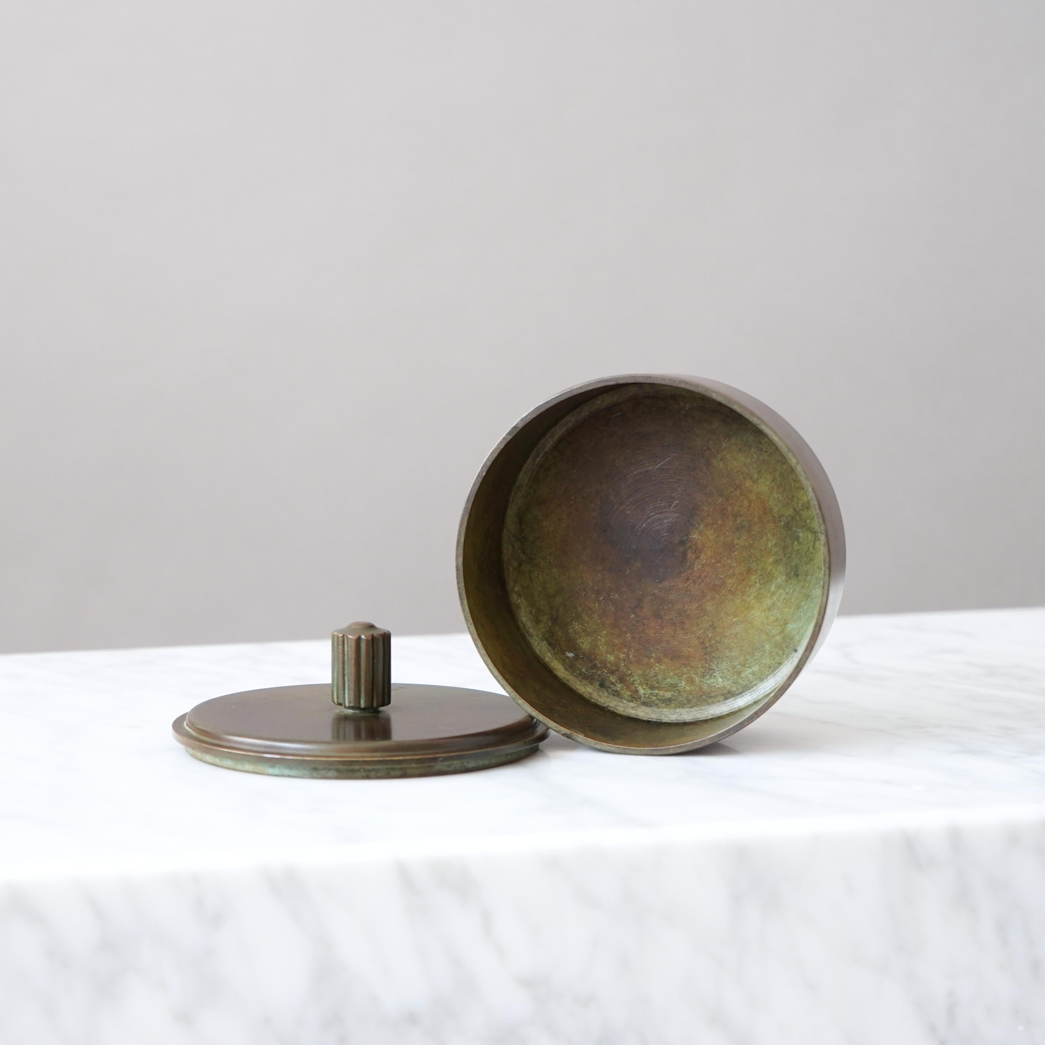 Art Deco Lidded Bronze Box by GAB Guldsmedsaktiebolaget, Sweden, 1930s en Bueno estado para la venta en Malmö, SE