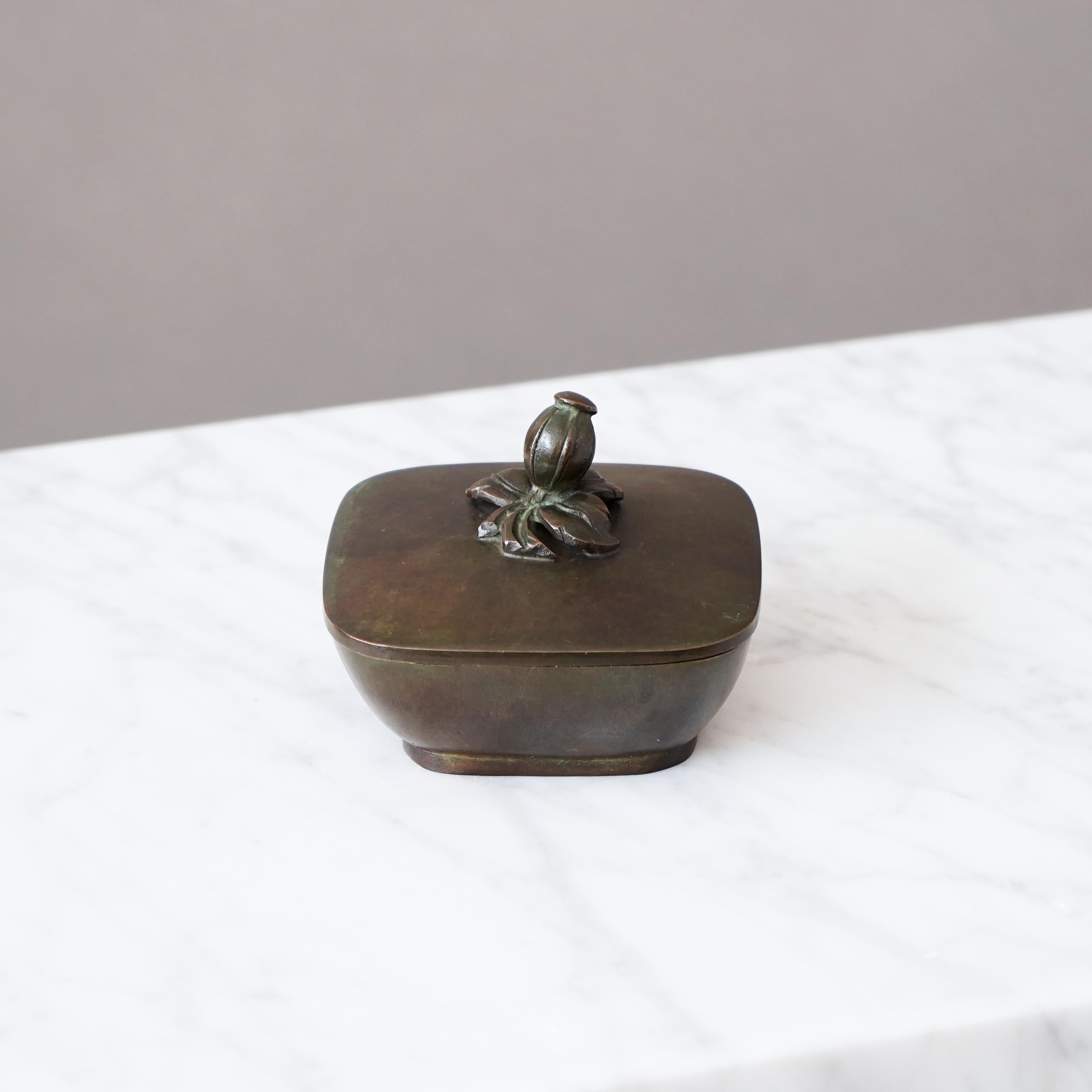 Art Deco Lidded Bronze Box by GAB Guldsmedsaktiebolaget, Sweden, 1930s Bon état - En vente à Malmö, SE