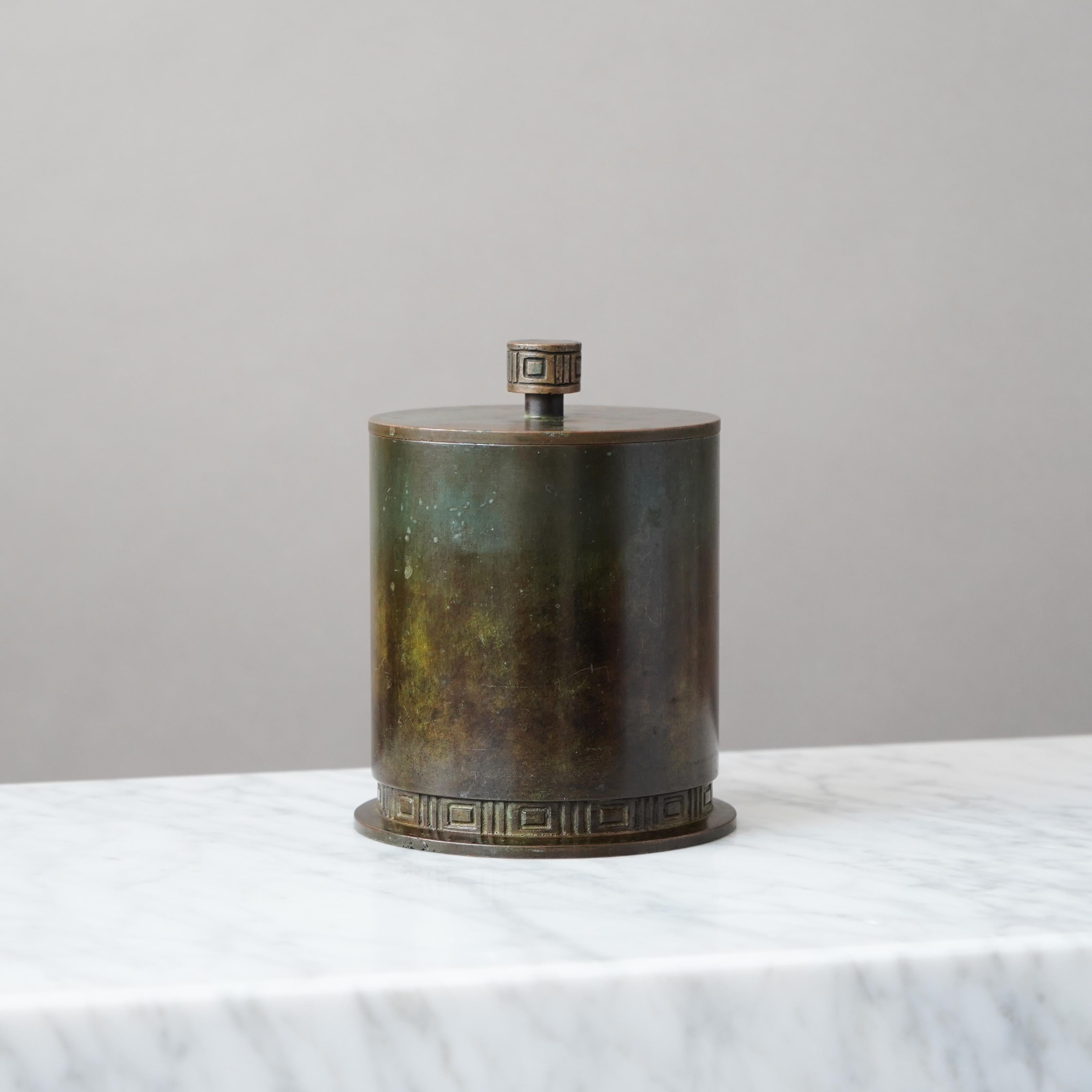 Art Deco Lidded Bronze Box by GAB Guldsmedsaktiebolaget, Sweden, 1930s Bon état - En vente à Malmö, SE