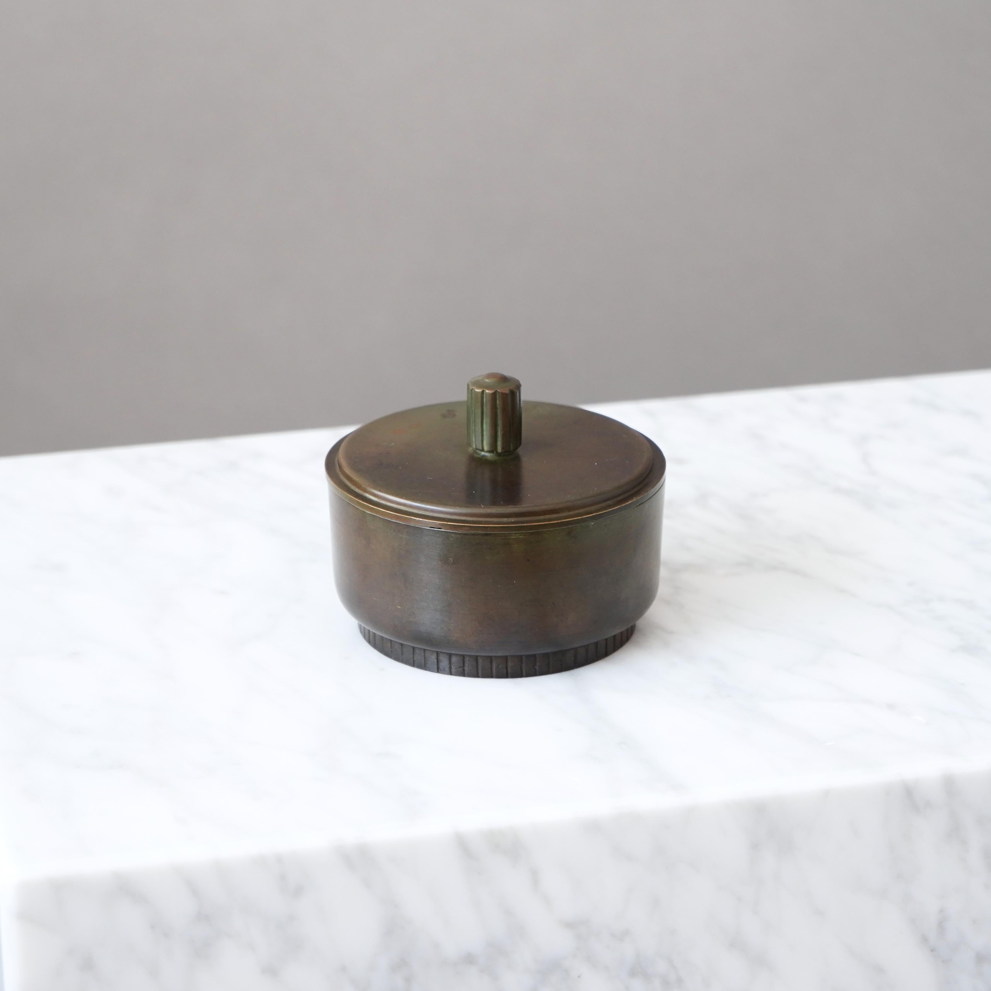 Art Deco Lidded Bronze Box by GAB Guldsmedsaktiebolaget, Sweden, 1930s mediados del siglo XX en venta