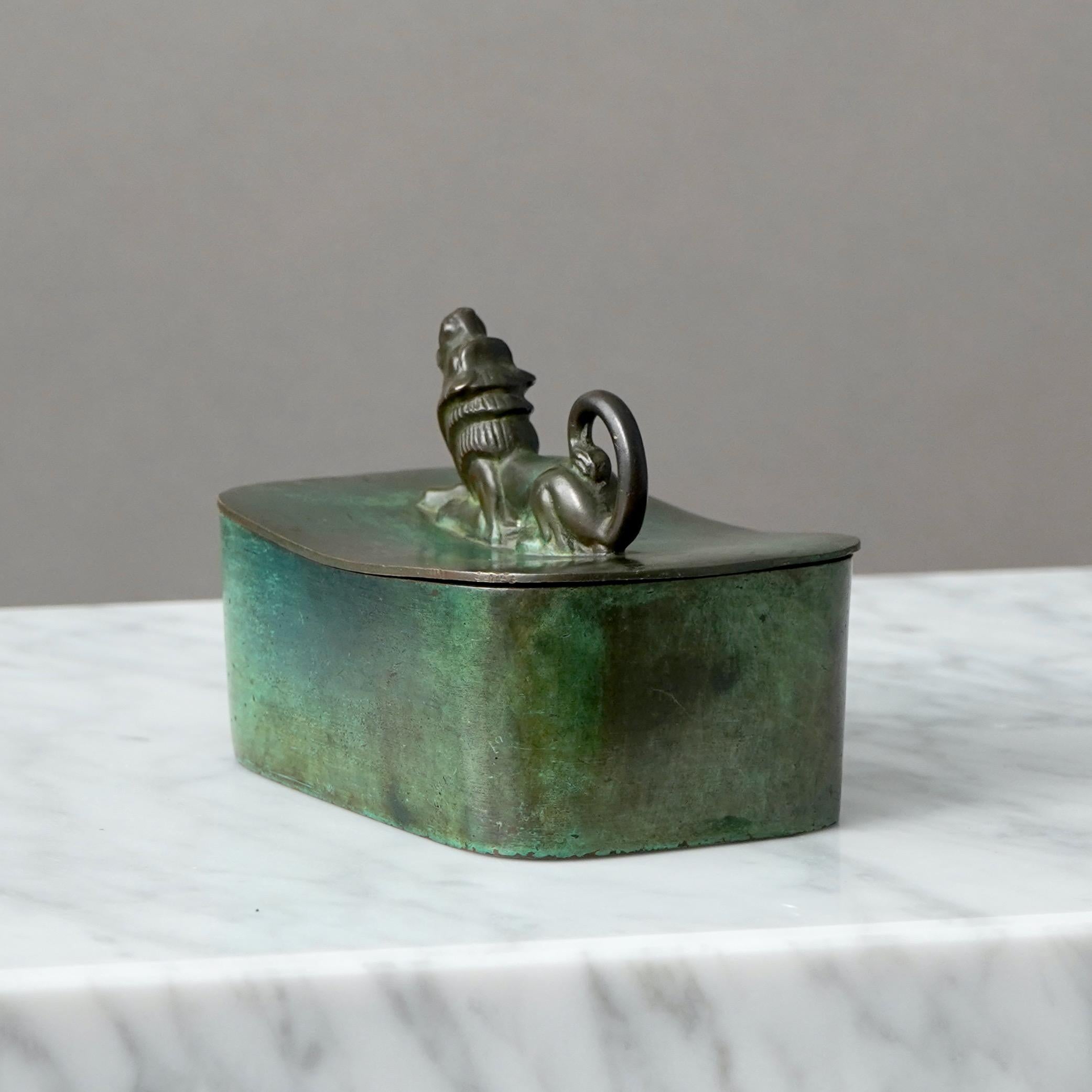 Caja de bronce con tapa Art Déco de GAB Guldsmedsaktiebolaget, Suecia, años 30 Bronce en venta