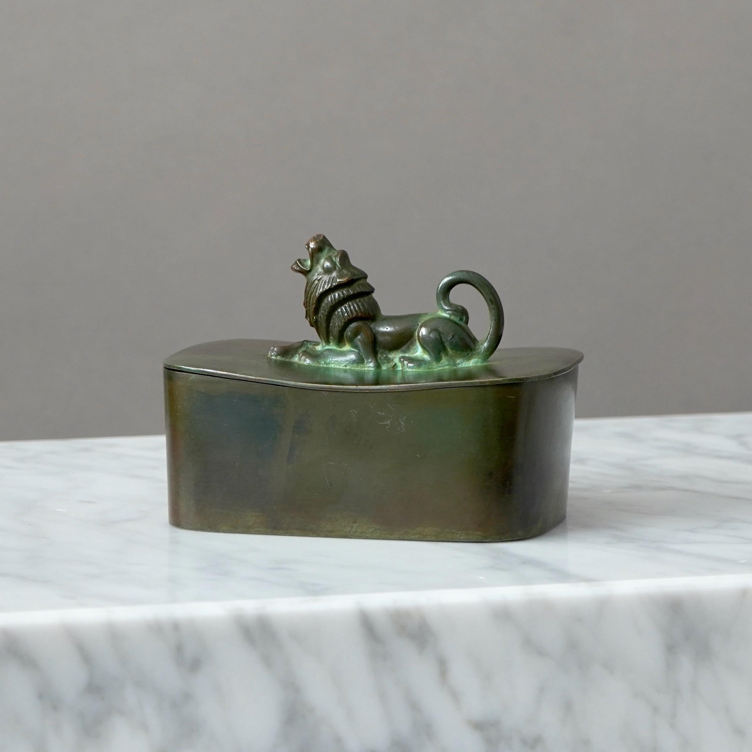 Caja de bronce con tapa Art Déco de GAB Guldsmedsaktiebolaget, Suecia, años 30 Bronce en venta