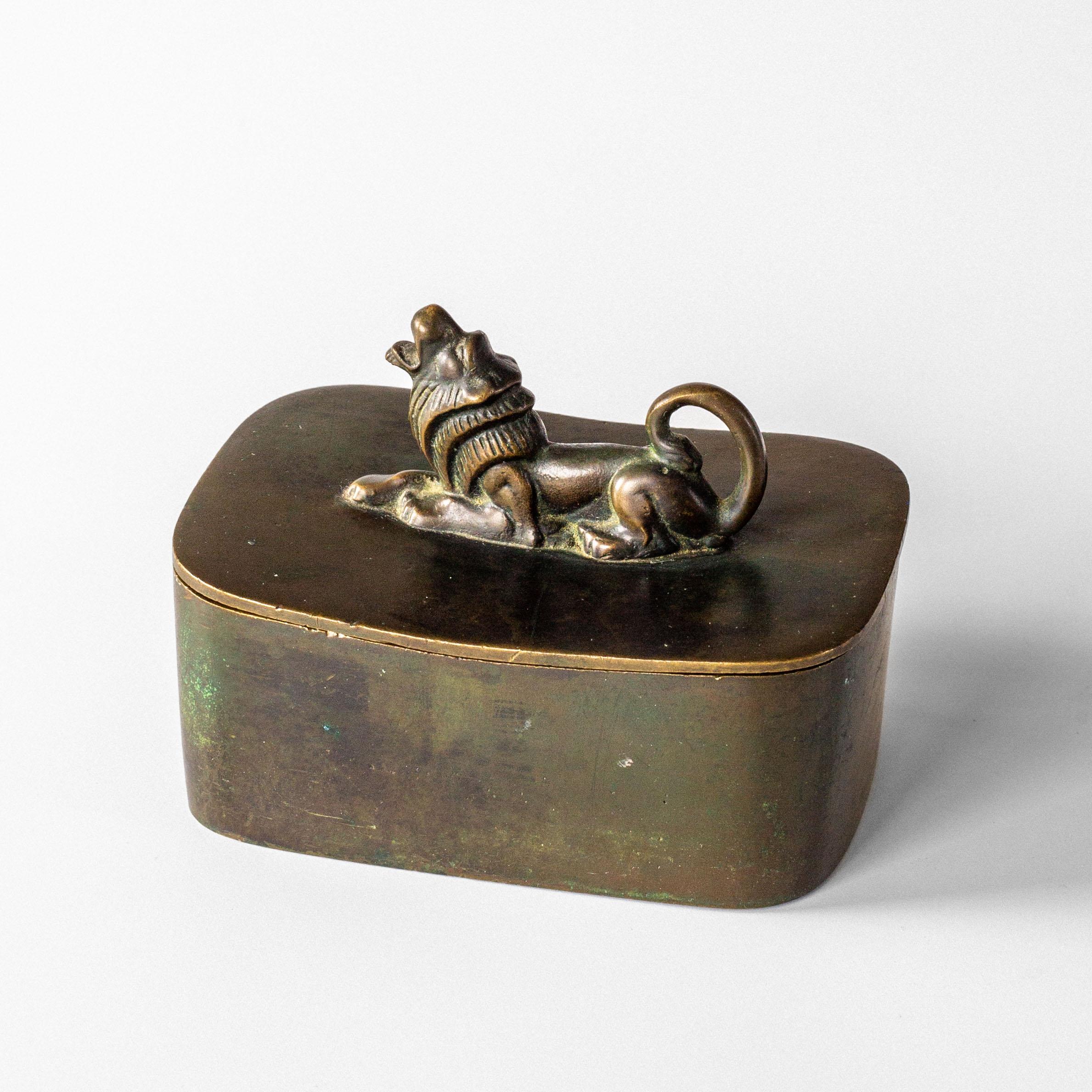 Caja Art Decó de bronce con tapa y león de GAB Guldsmedsaktiebolaget, Suecia, años 30 en venta 5